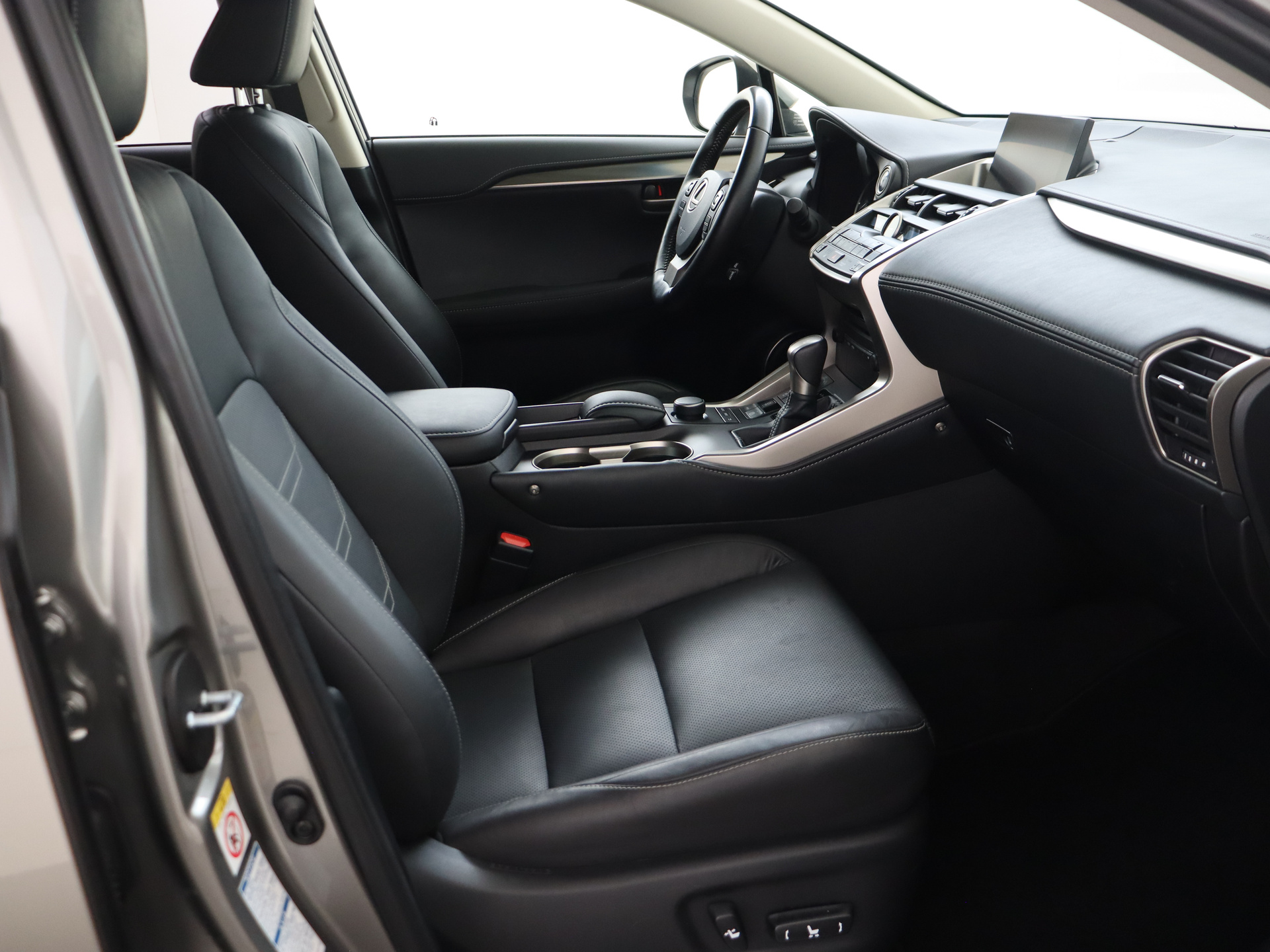 Foto van Lexus Lexus Nx300h