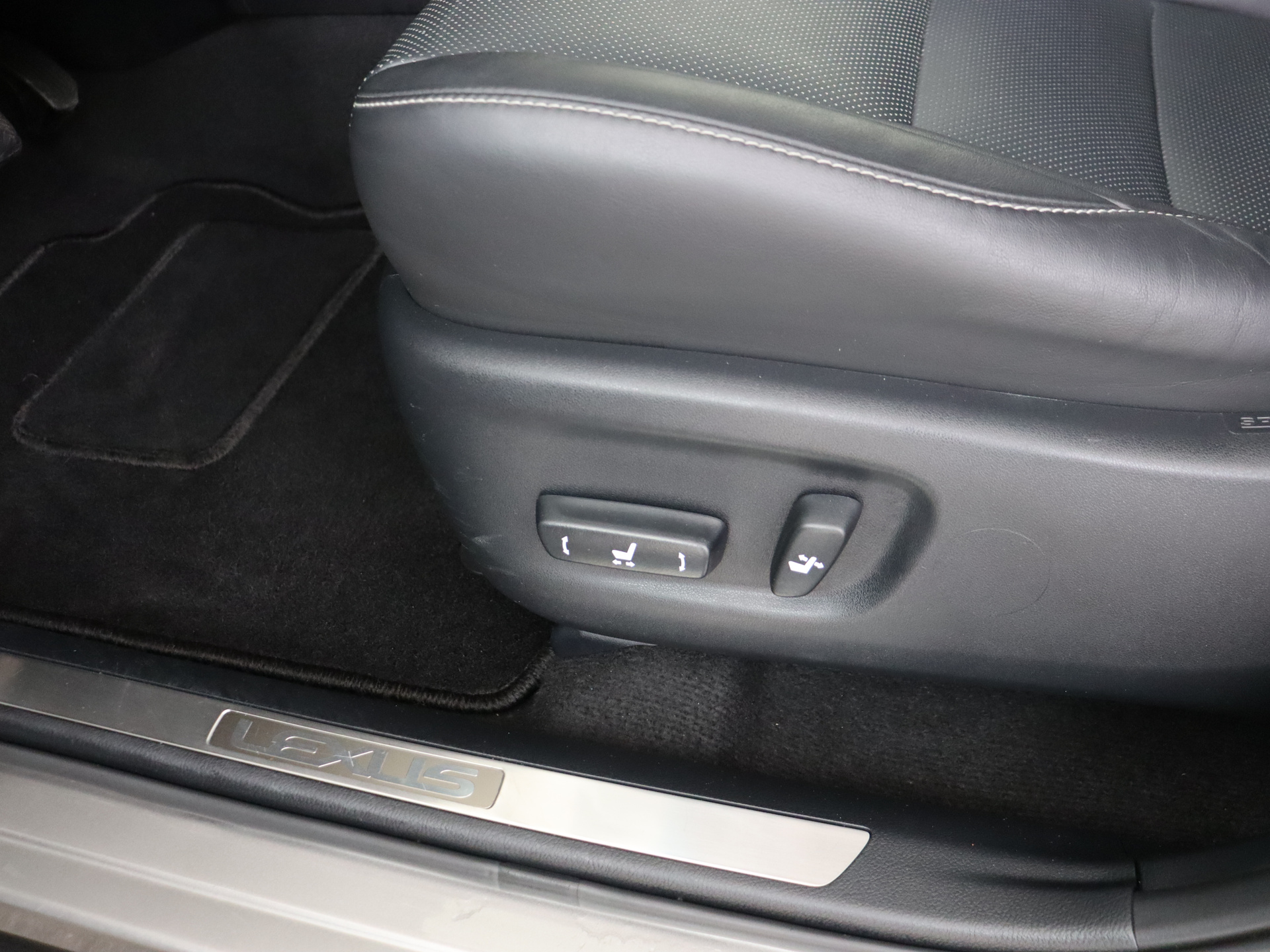 Foto van Lexus Lexus Nx300h