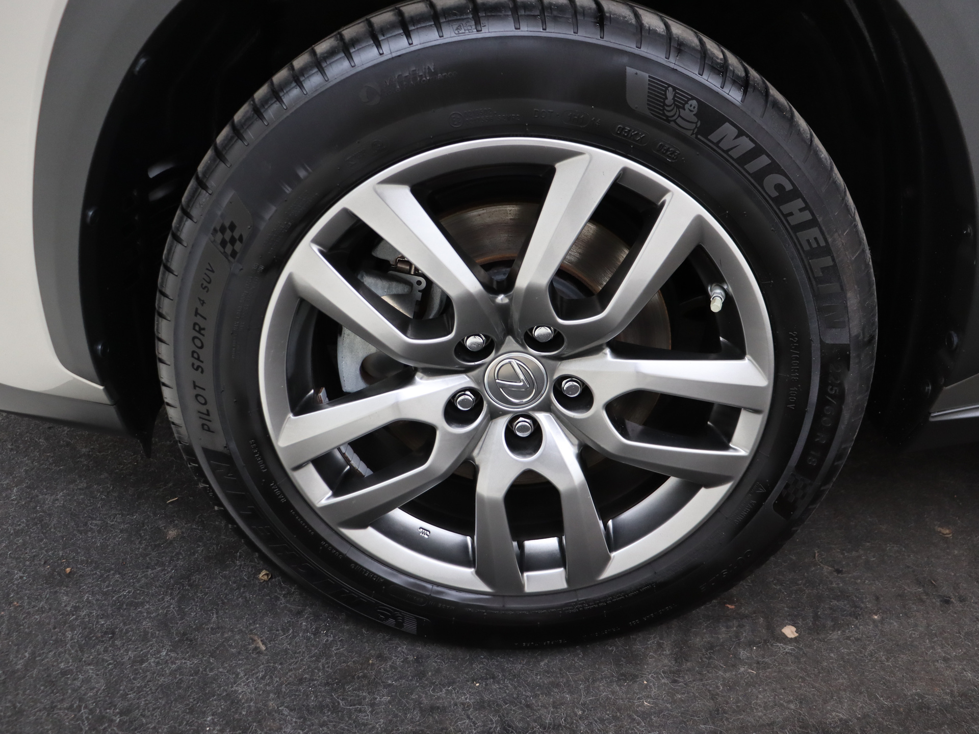 Foto van Lexus Lexus Nx300h