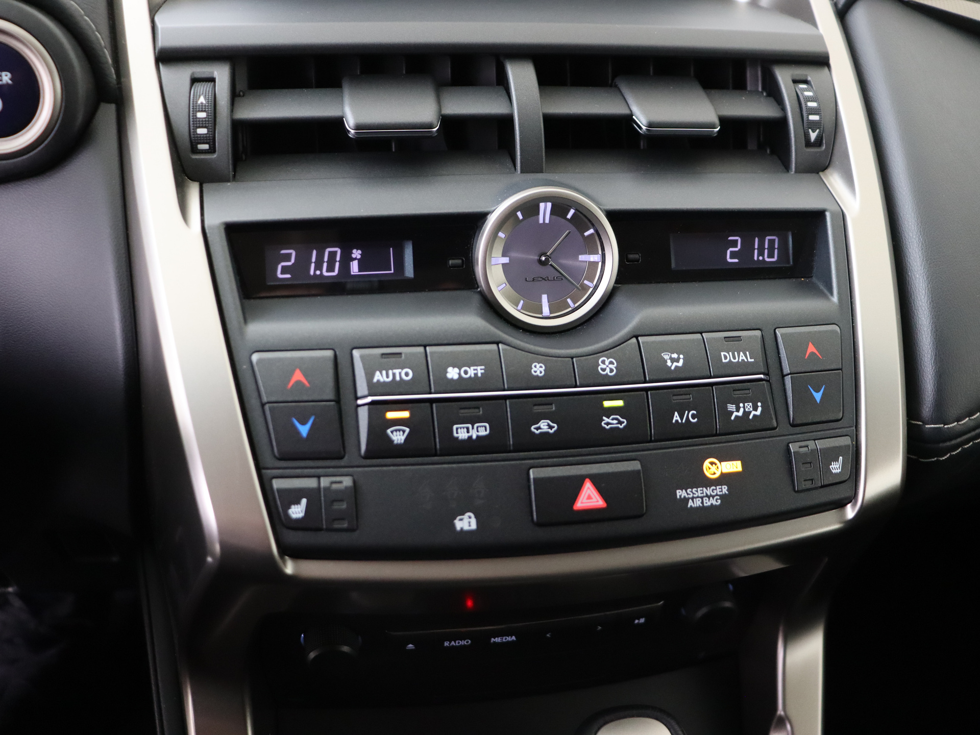 Foto van Lexus Lexus Nx300h