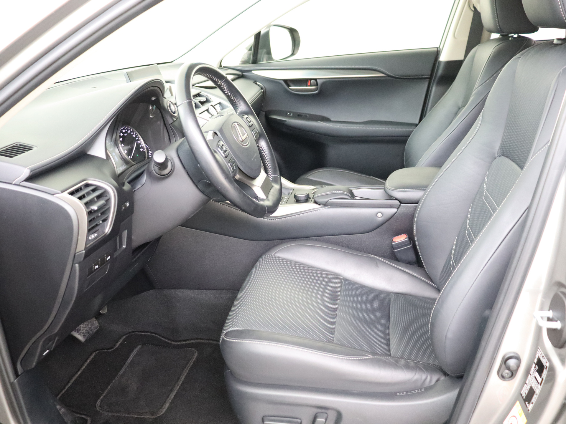 Foto van Lexus Lexus Nx300h
