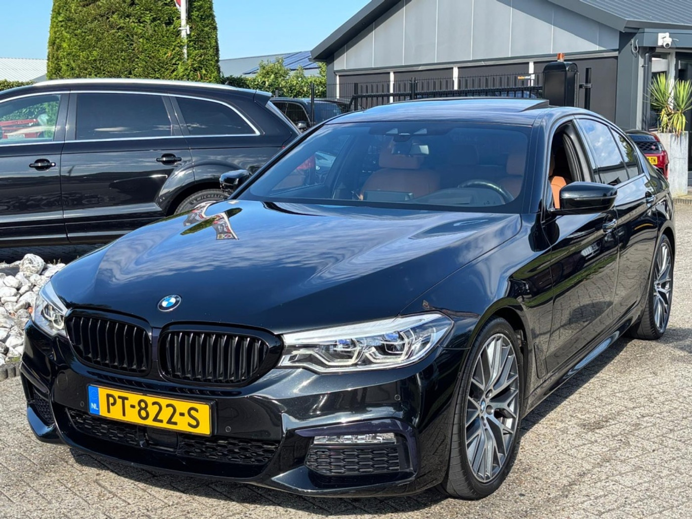 BMW 520i 520i Sedan 2017 Zwart M-Pakket Schuifdak HUD 2017 - voorkant
