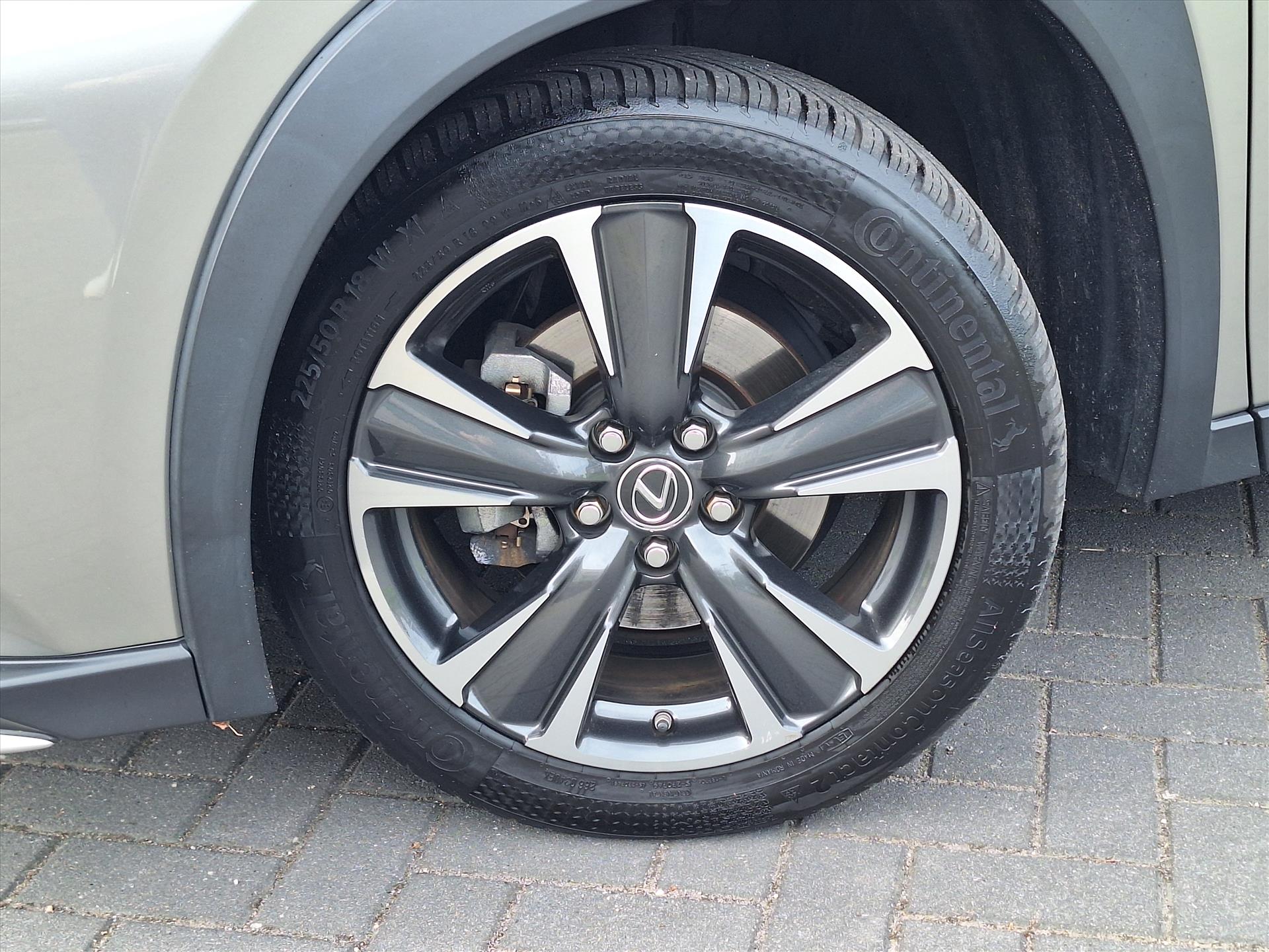 Foto van Lexus Ux
