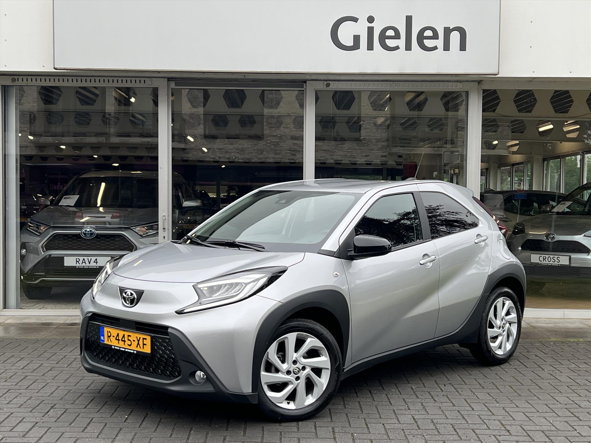 Toyota Toyota Aygo X 1.0 VVT-i First Automaat | Eerste eigenaar, Lichtmetalen velgen, Adaptive cruise control, Parkeercamera, Weinig KM! 2022 - voorkant