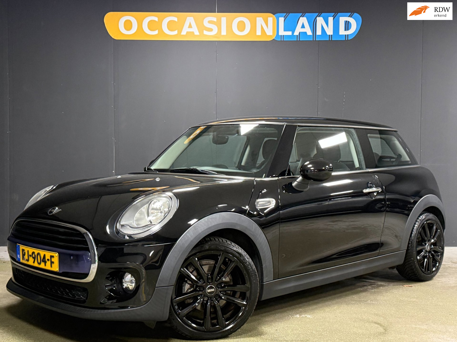 Mini Cooper 1.5 Cooper Business|NAP|CRUISE|BLUETOOTH|NAVI|AIRCO|RADIO|17INCH| 2017 - voorkant