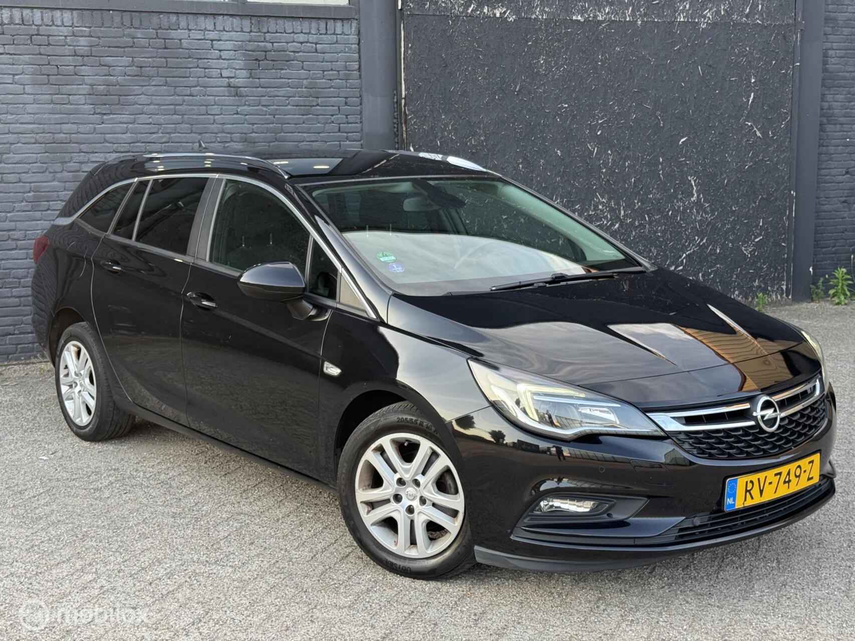Opel Astra Sports Tourer 1.0 Business+ 2018 - voorkant