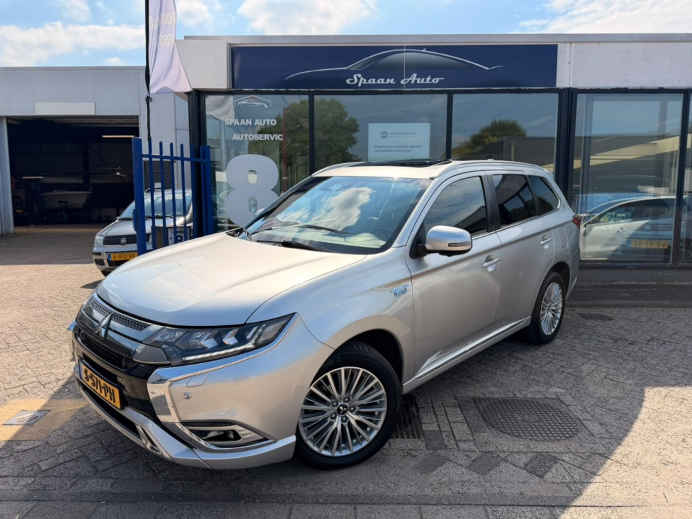 Mitsubishi Mitsubishi Outlander 2.4 PHEV Intense+ 2019 - voorkant