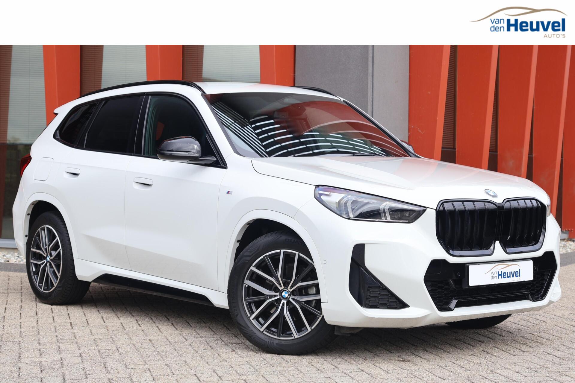 BMW X1 Sdrive18i sDrive18i | M-Sport | Stoelverwarming | Trekhaak | Parkeercamera | Dodehoek | Lm Velgen | Mem. Stoel | Stoelverwarming 2022 - voorkant