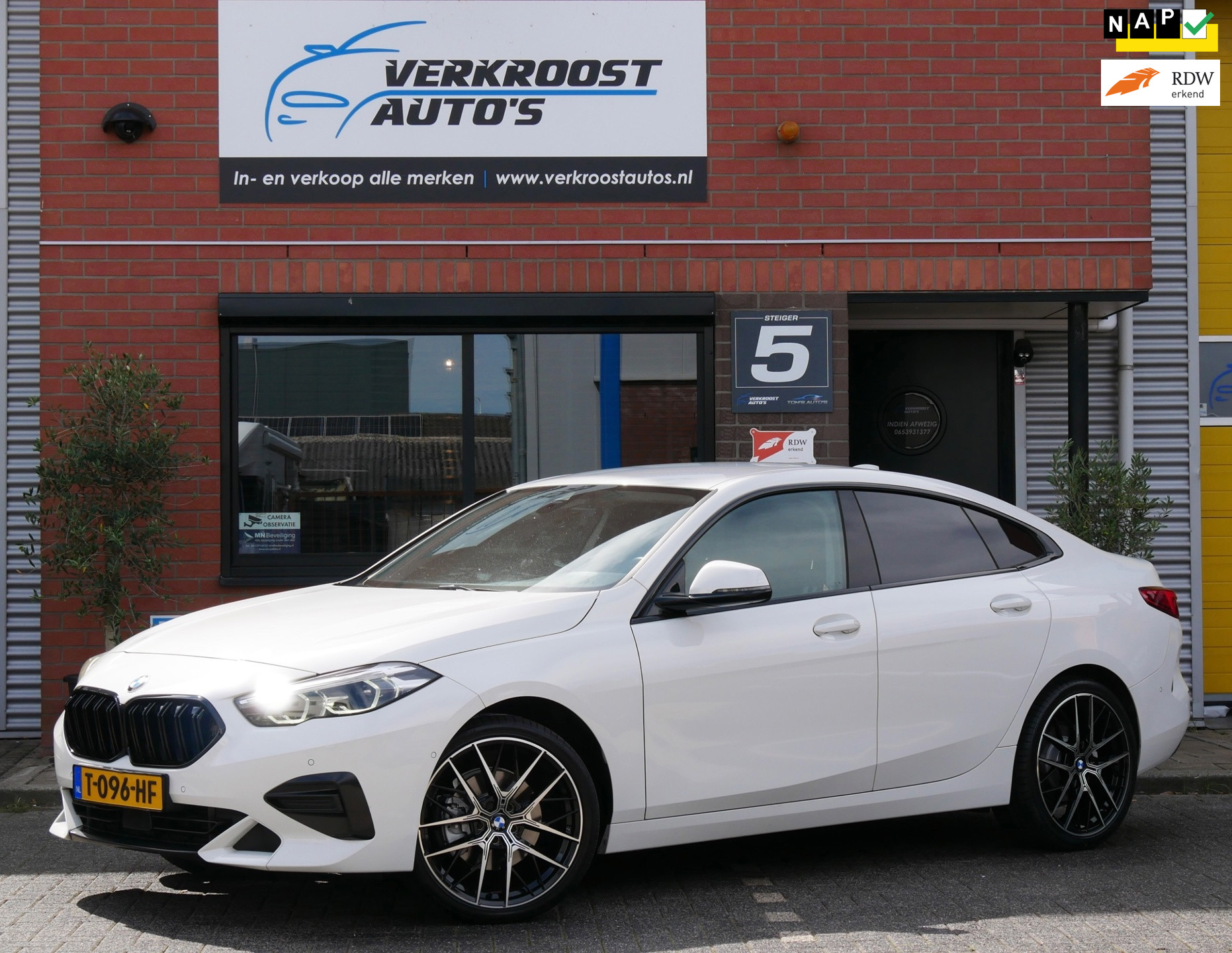 BMW 218i 218i Introduction Edition. stoel/stuur verwarming. trekhaak. camera 2023 - voorkant