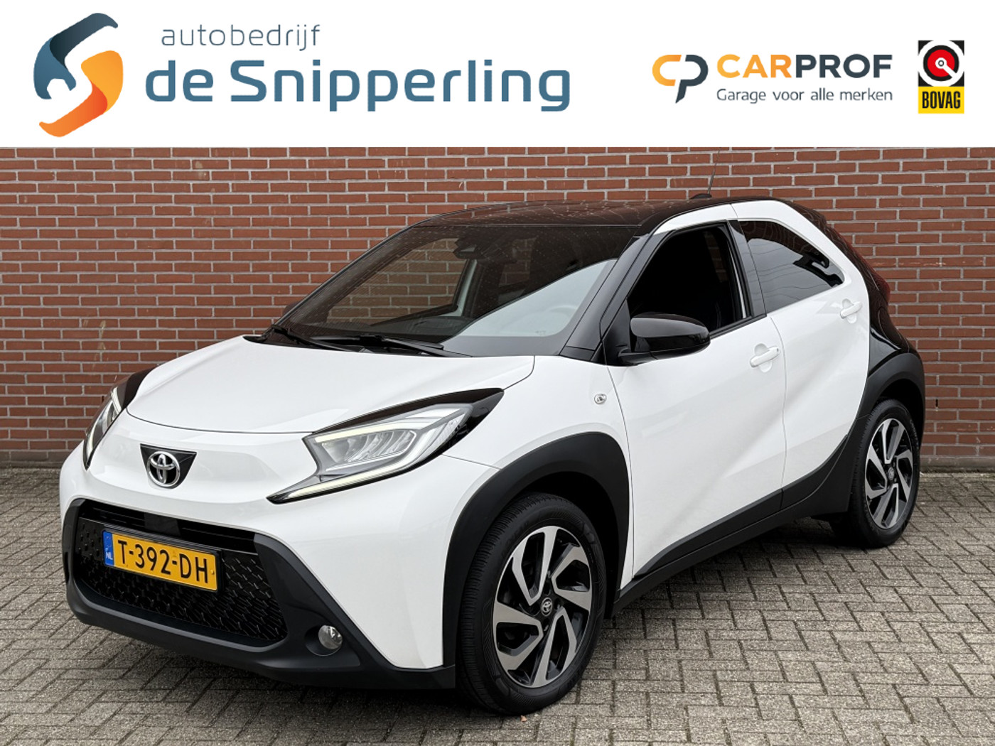 Toyota Toyota Aygo X 1.0 VVT-i S-CVT Pulse AUTOMAAT CARPLAY CLIMA CAMERA CRUISE 2023 - voorkant