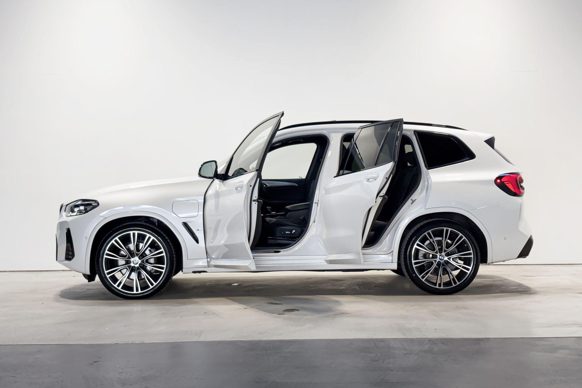 Foto van BMW X3 Xdrive30e