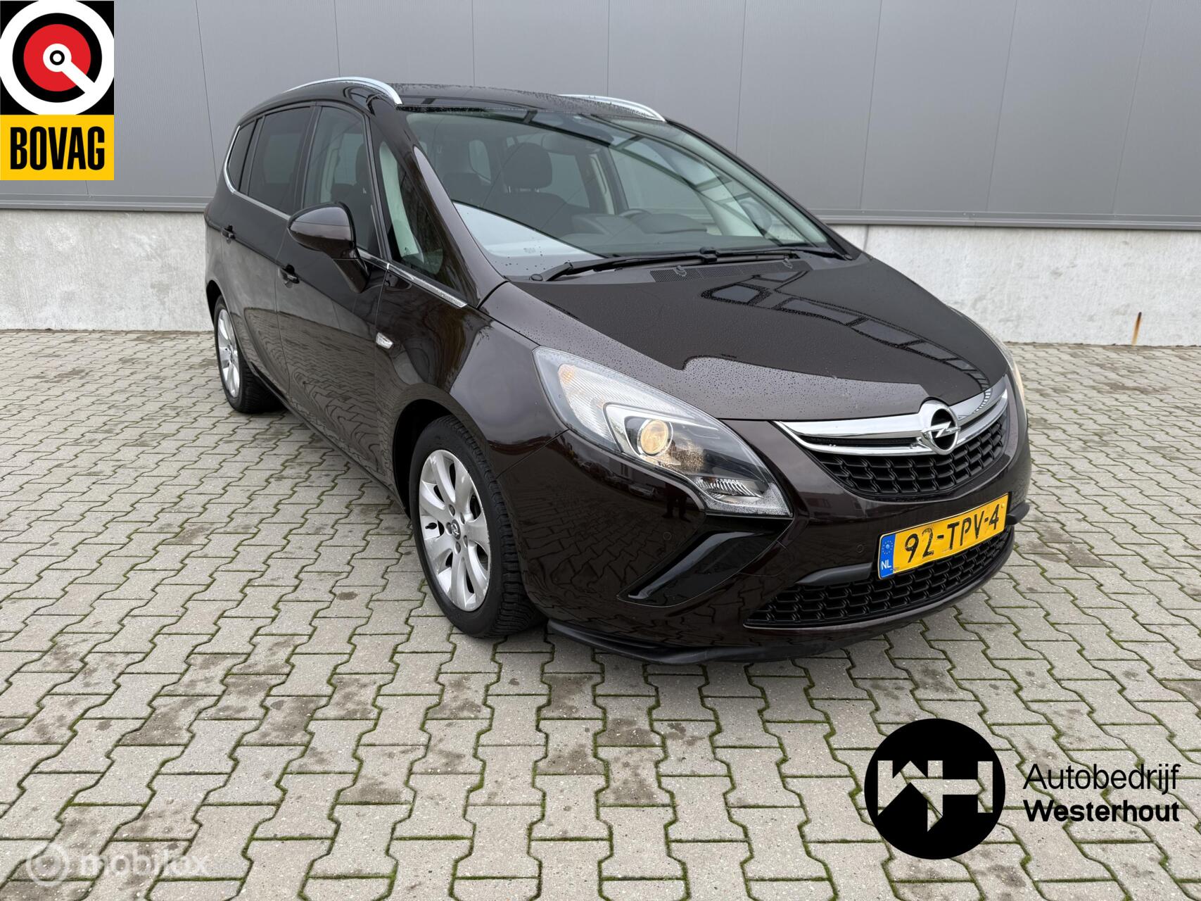 Opel Zafira Tourer 1.4 Edition Navi Parkeersensoren 140PK! 2012 - voorkant