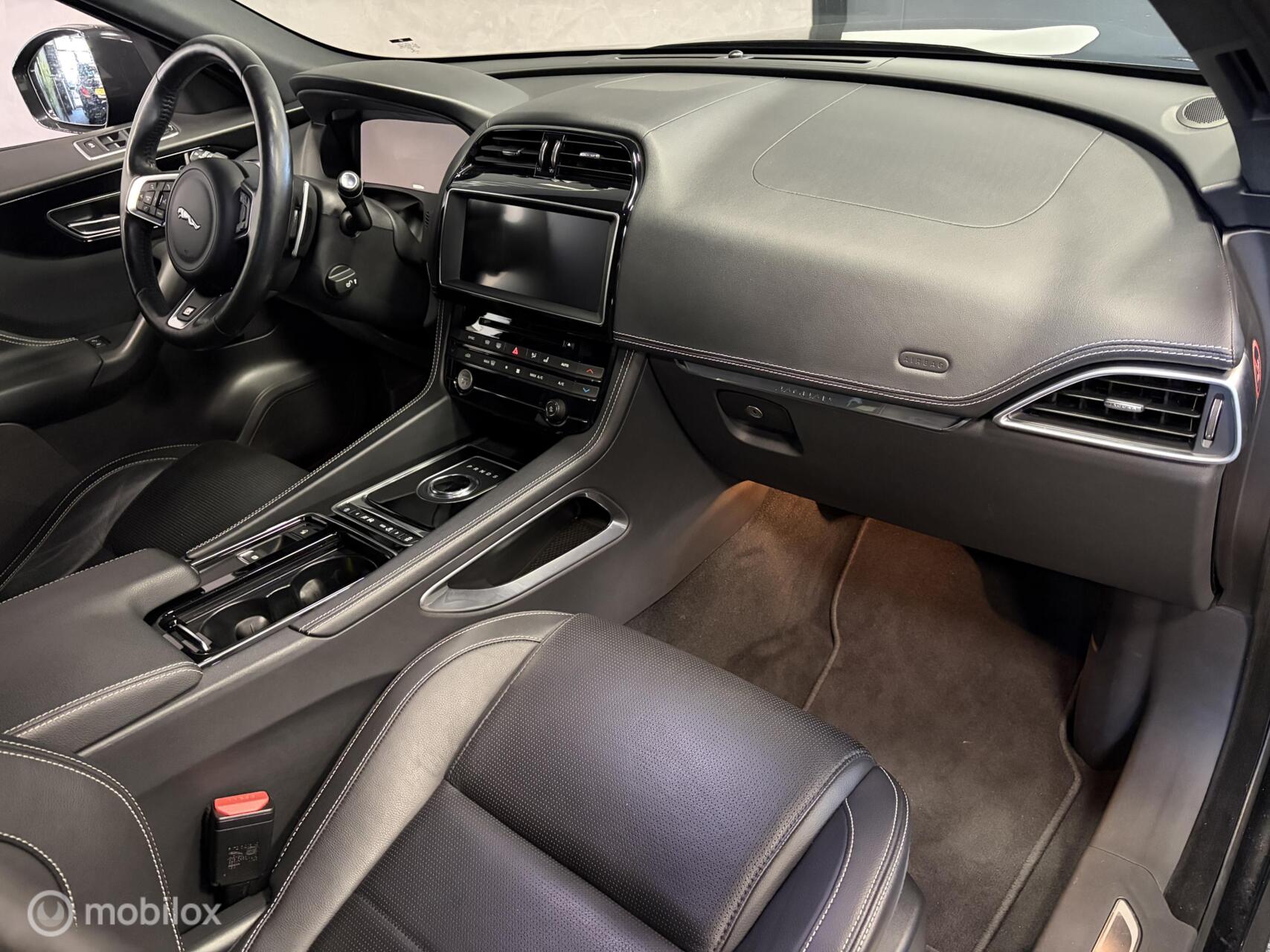 Foto van Jaguar Jaguar F-pace