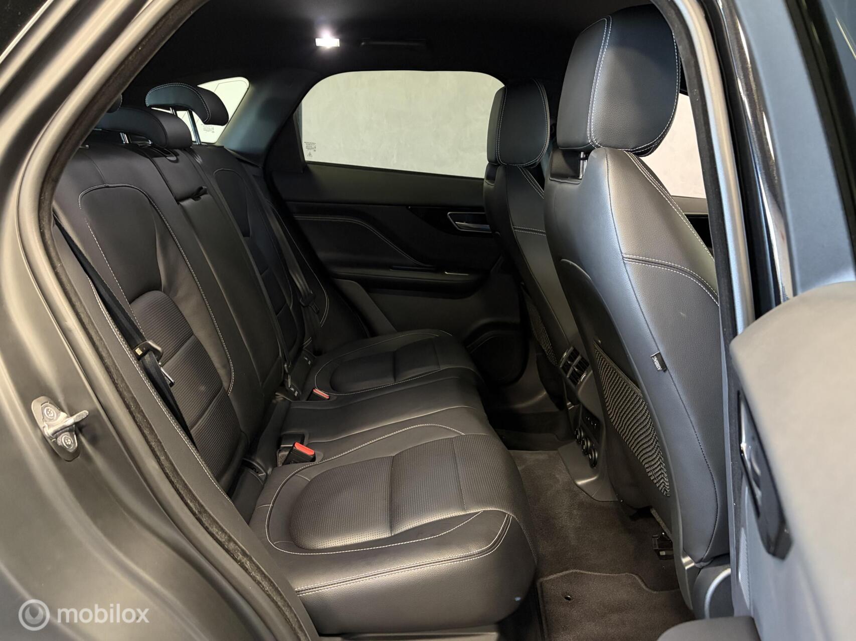 Foto van Jaguar Jaguar F-pace