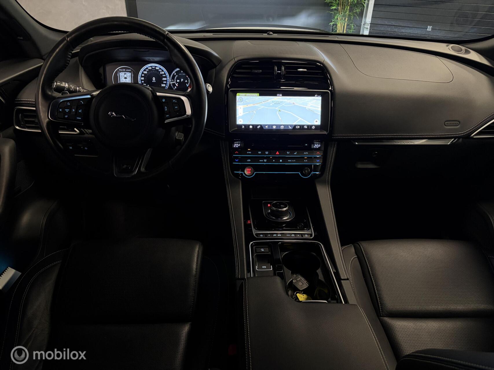 Foto van Jaguar Jaguar F-pace
