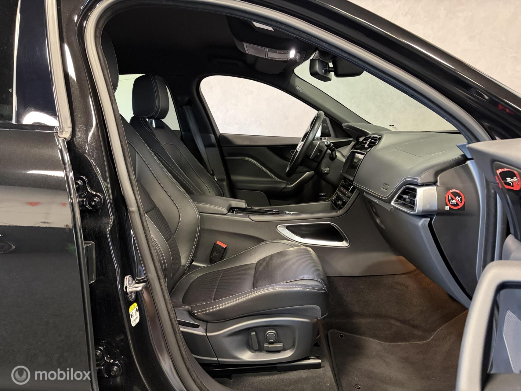 Foto van Jaguar Jaguar F-pace
