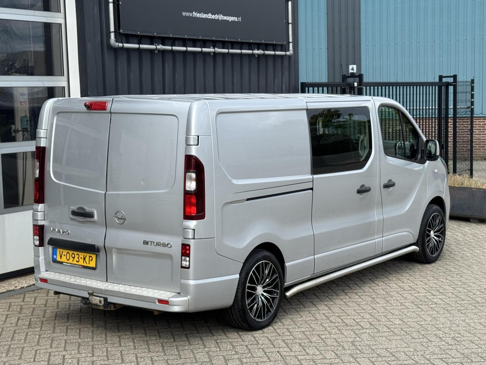 Foto van Opel Vivaro-b