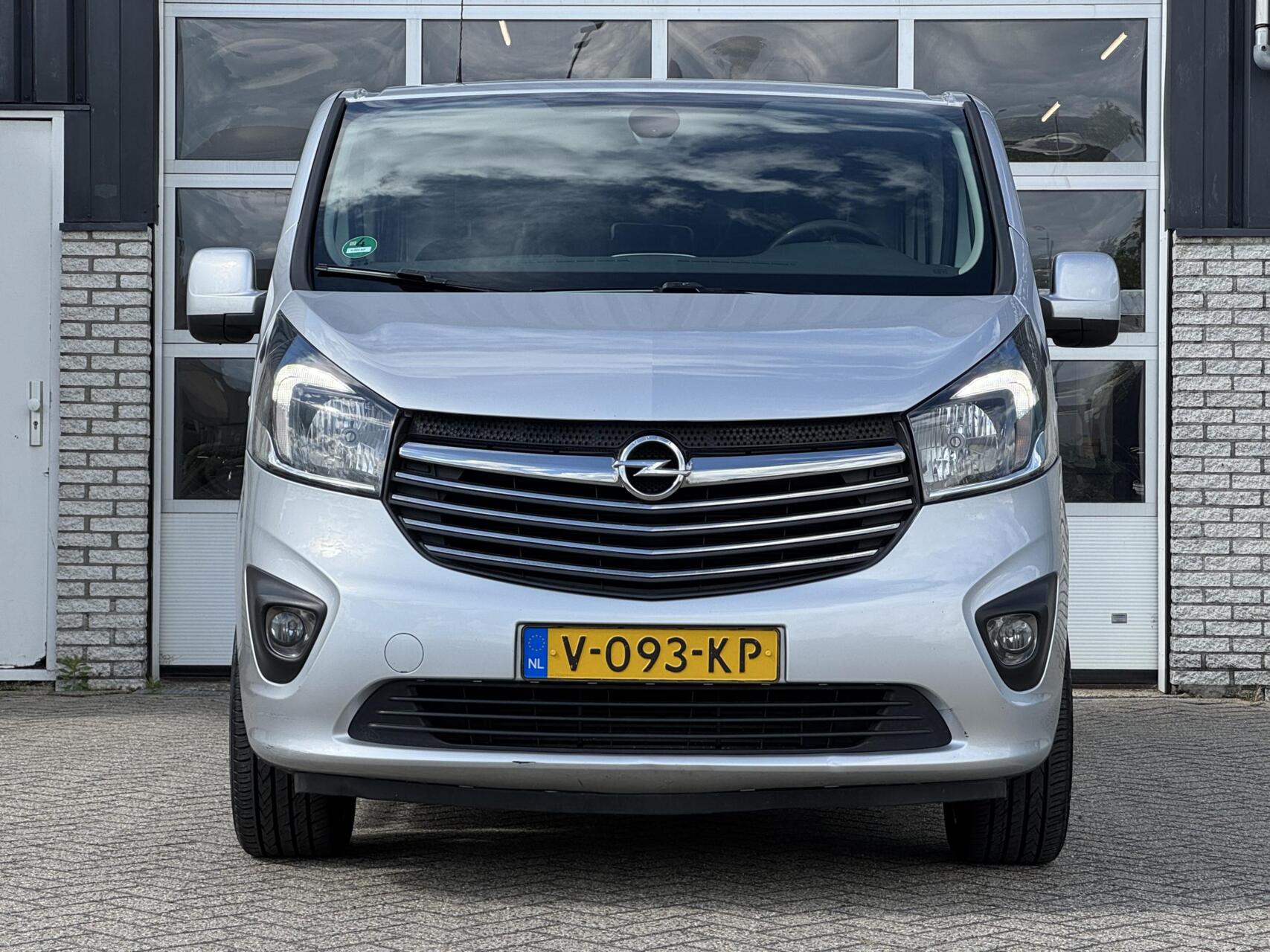 Foto van Opel Vivaro-b