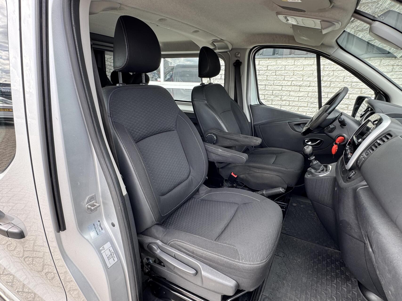 Foto van Opel Vivaro-b