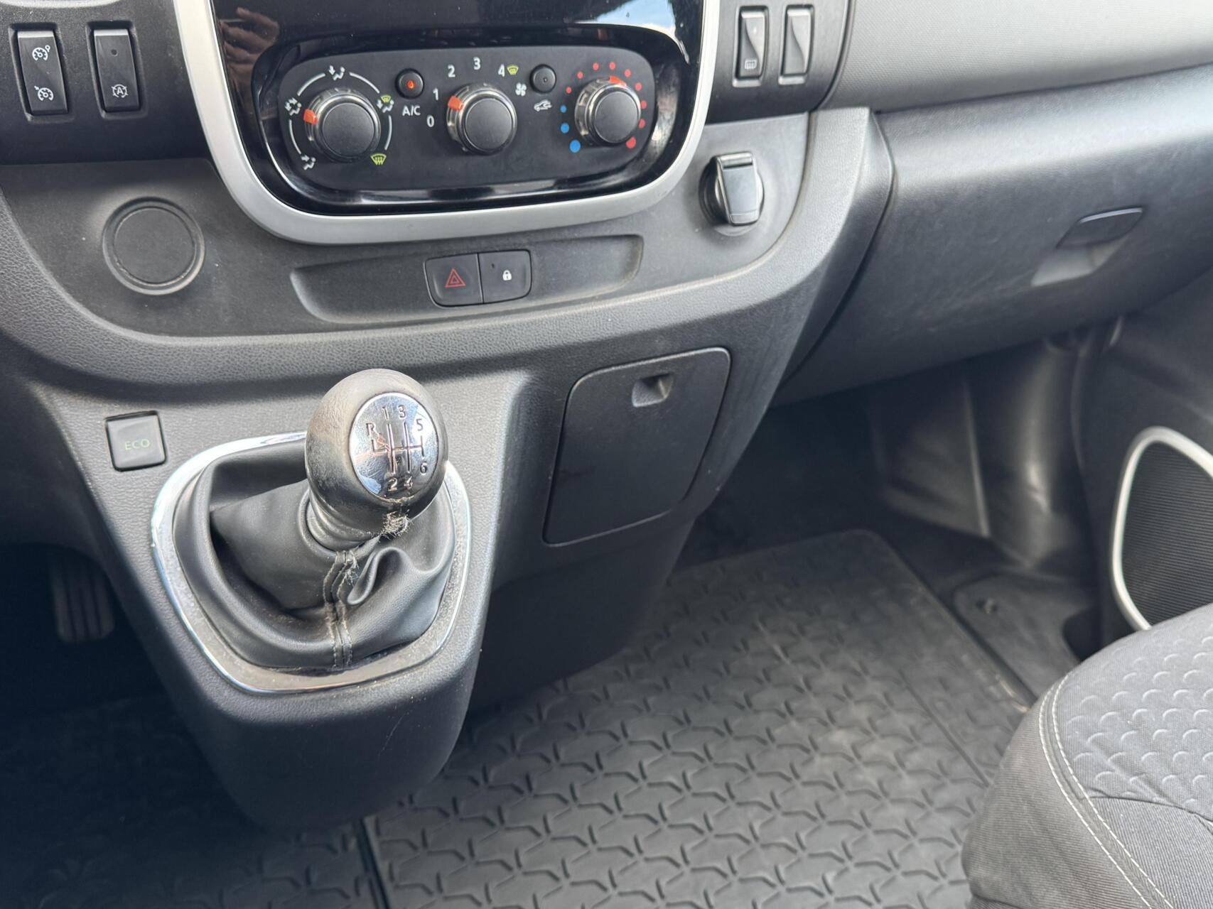 Foto van Opel Vivaro-b