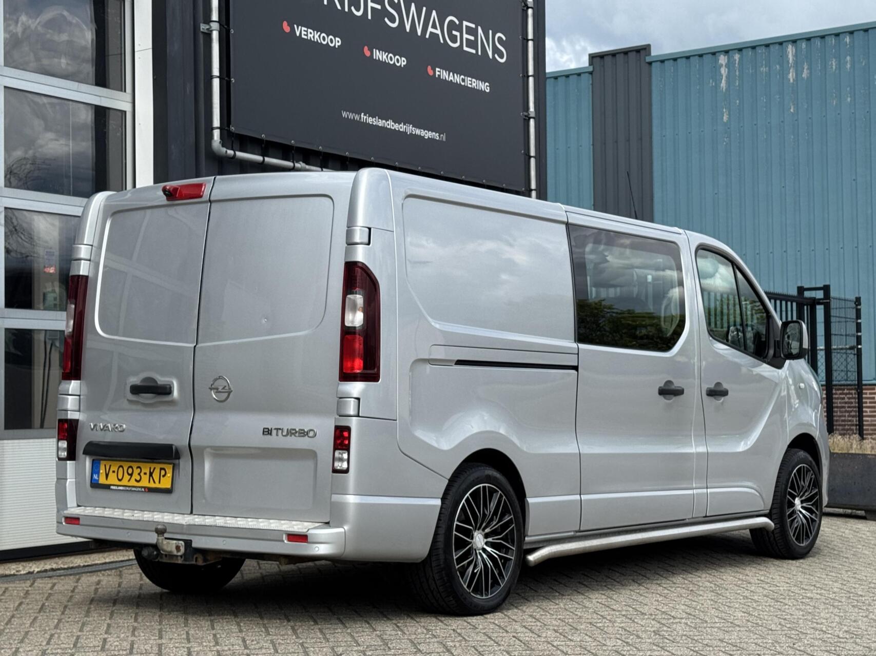 Foto van Opel Vivaro-b