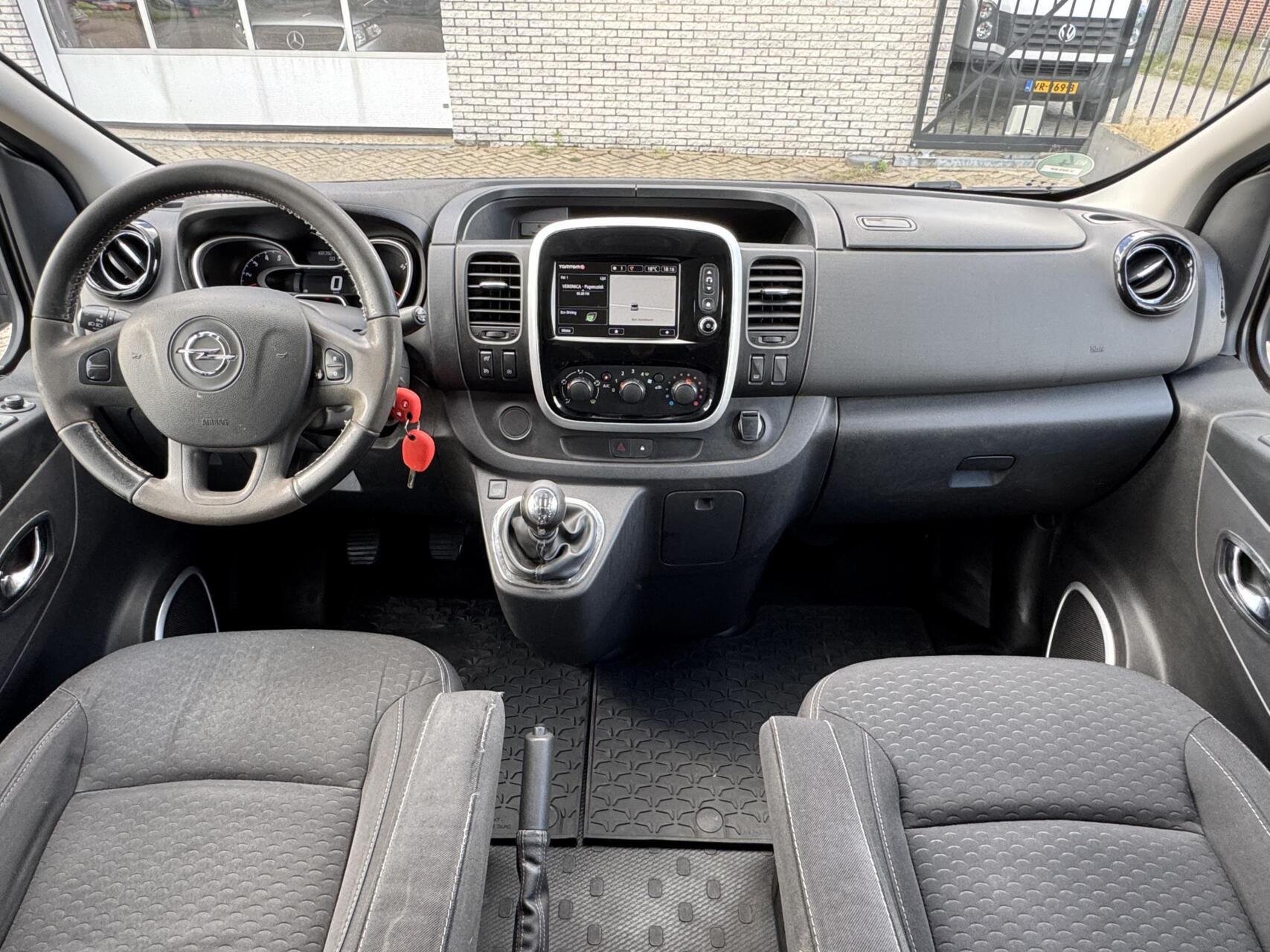 Foto van Opel Vivaro-b