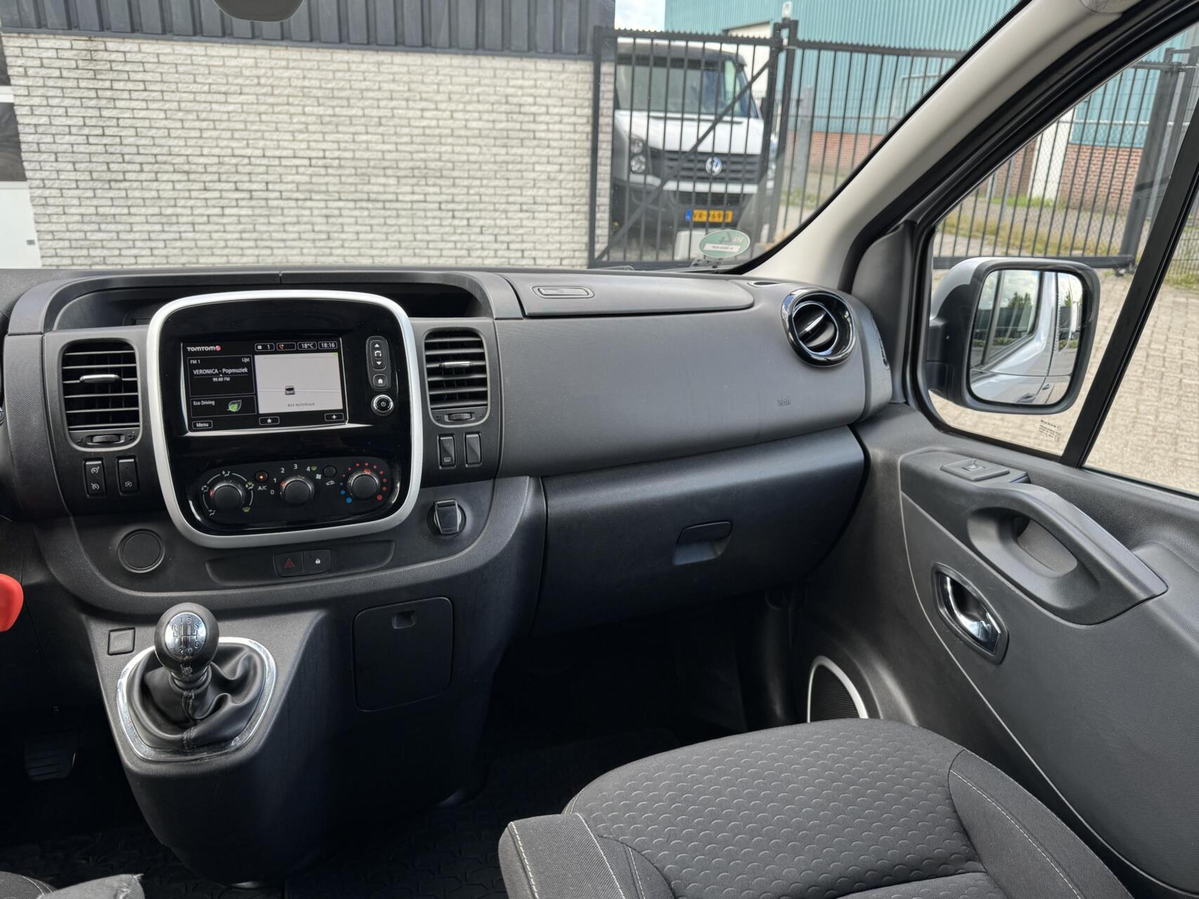 Foto van Opel Vivaro-b
