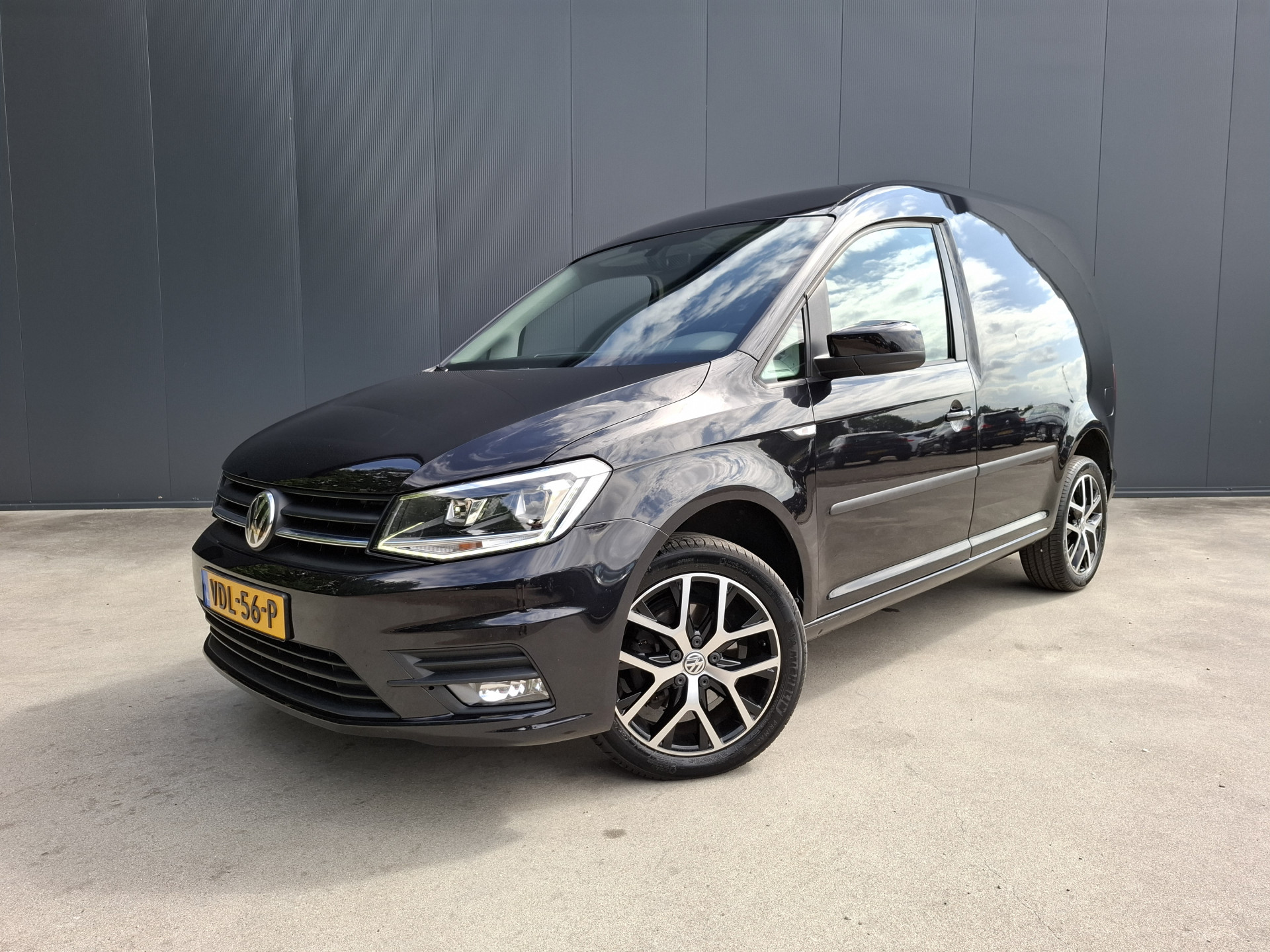 Volkswagen Caddy Modified Partition Wall 2.0 TDI AUTOMAAT 1e EIGENAAR Exclusive Edition NAVI CRUISE ECC 2019 - voorkant