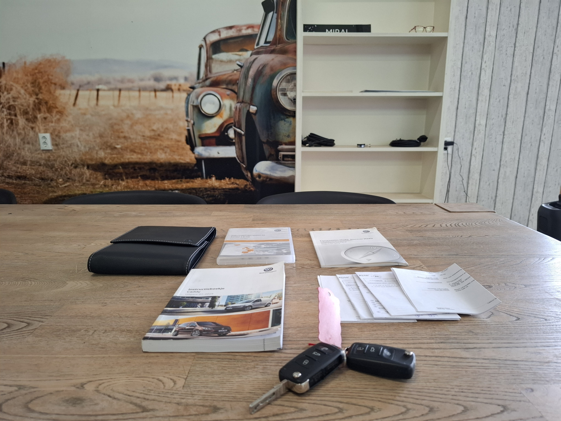 Foto van Volkswagen Caddy Modified Partition Wall