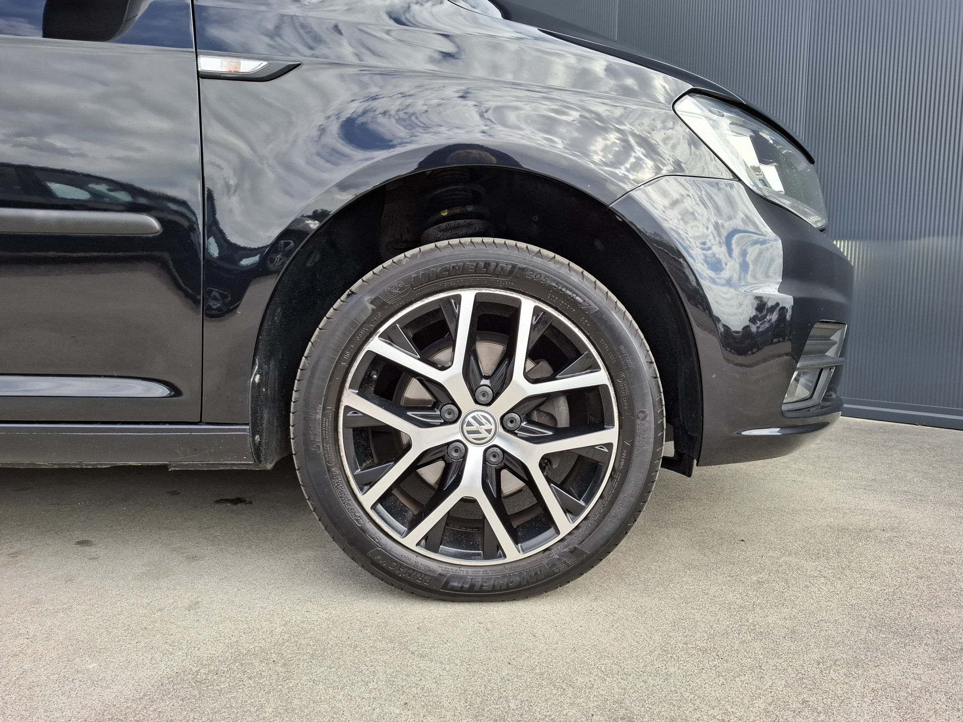 Foto van Volkswagen Caddy Modified Partition Wall
