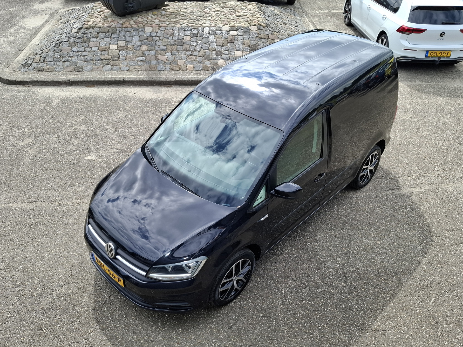 Foto van Volkswagen Caddy Modified Partition Wall