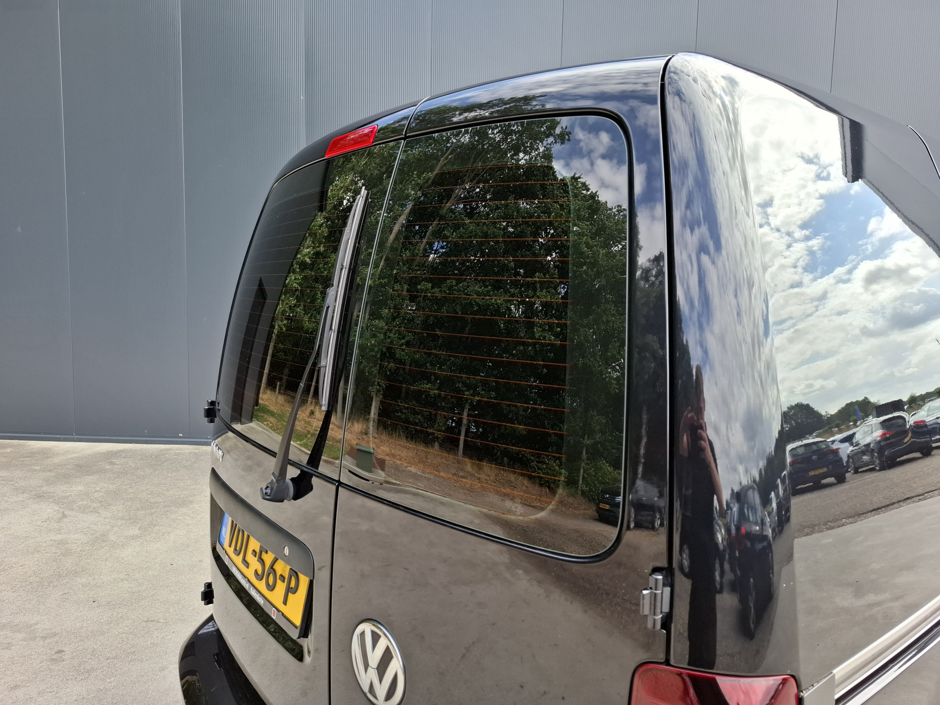 Foto van Volkswagen Caddy Modified Partition Wall