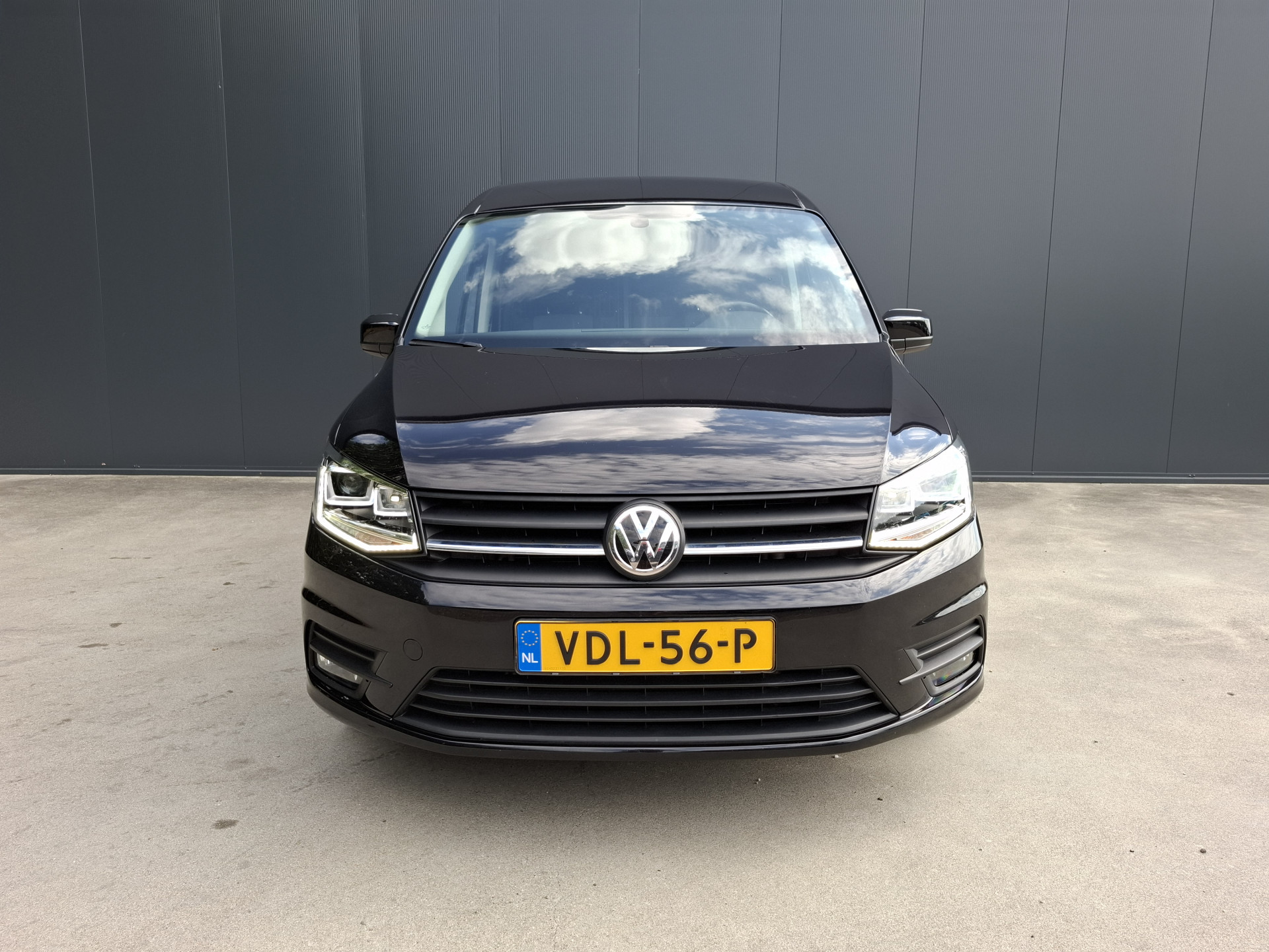 Foto van Volkswagen Caddy Modified Partition Wall