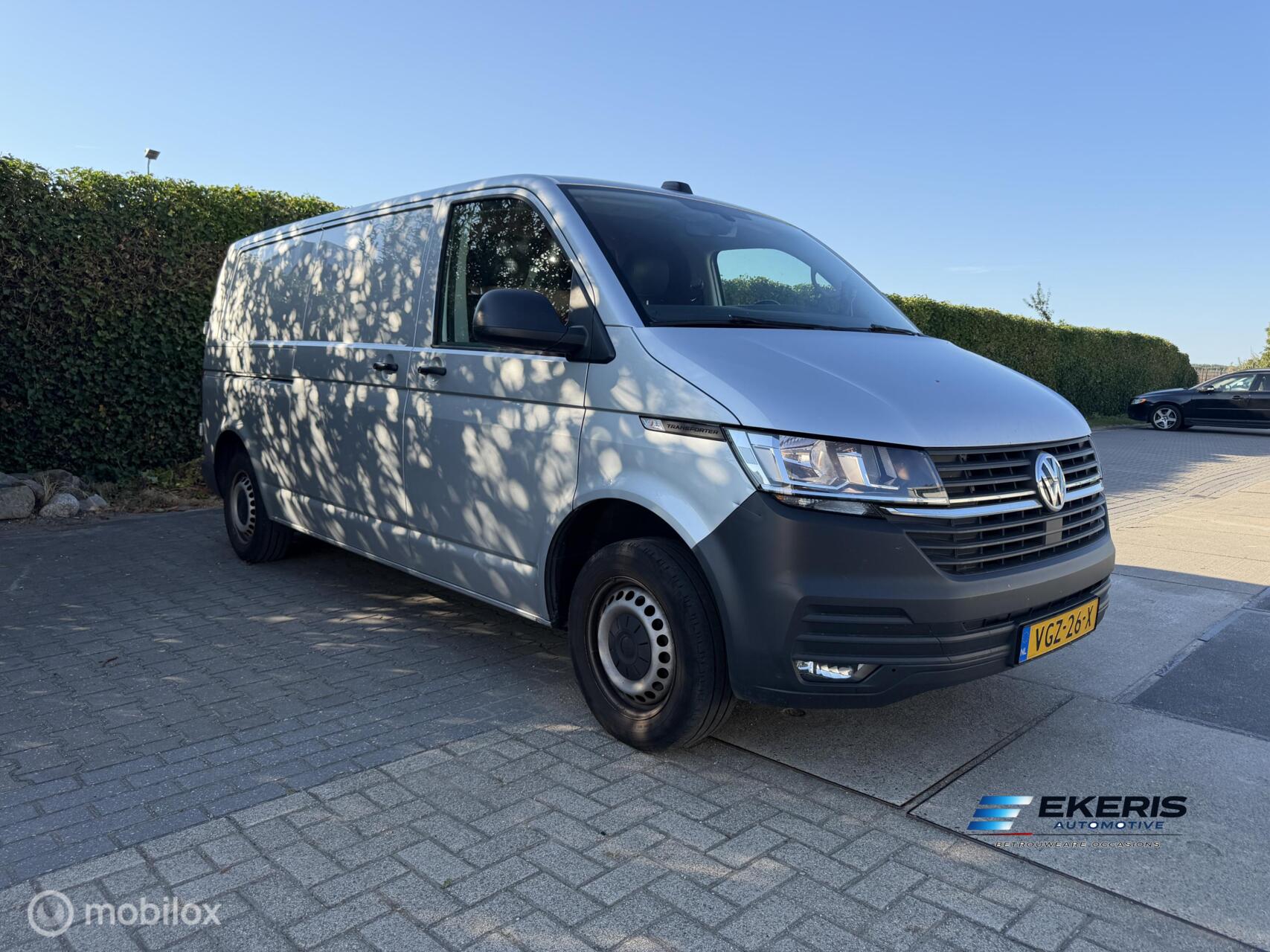 Volkswagen Transporter | Marge | CarPlay | Cruise | Trekhaak 2020 - voorkant