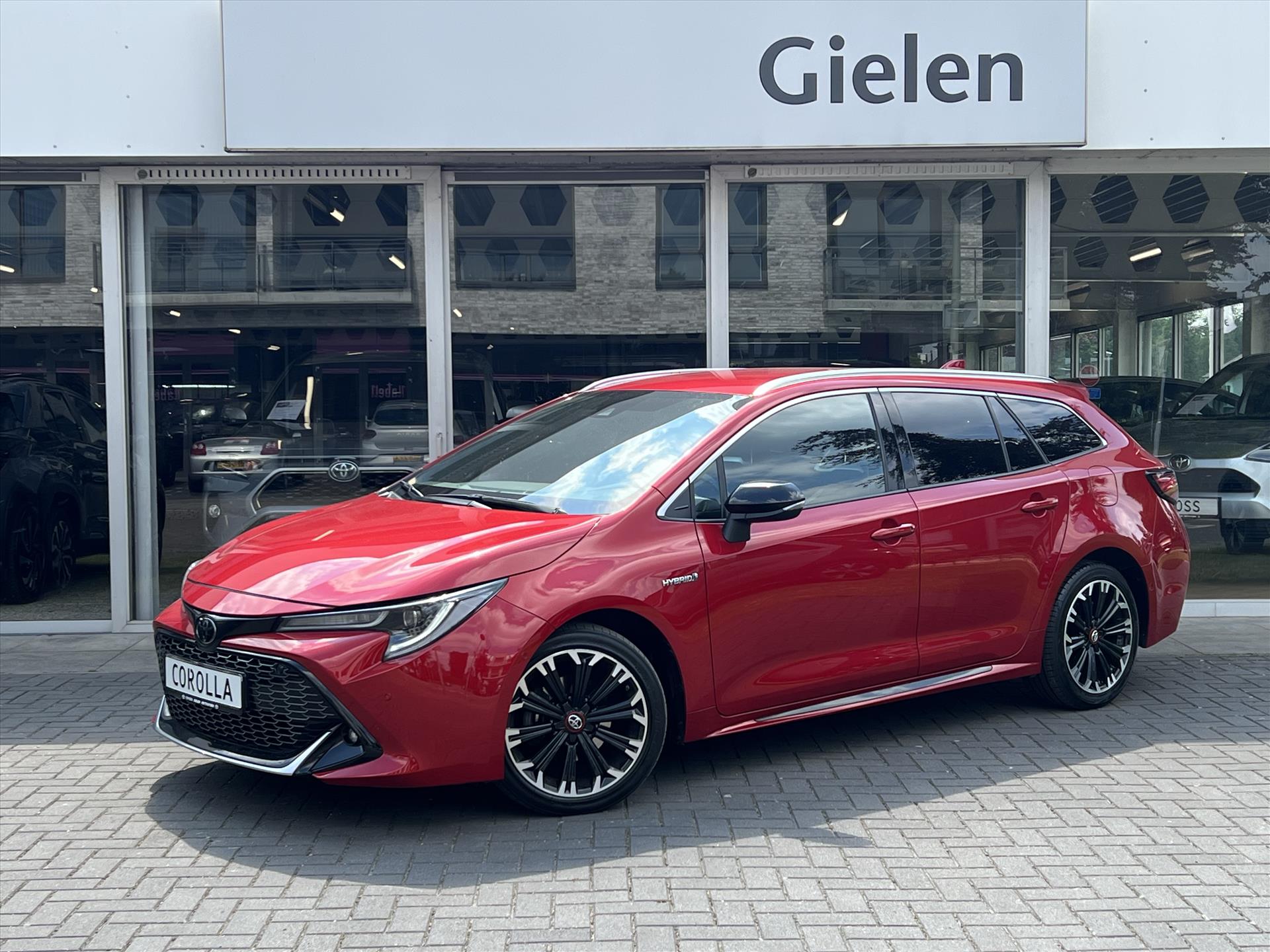 Toyota Toyota Corolla 1.8 Hybrid GR Sport | Trekhaak, Navigatie, LED, Stoelverwarming, Parkeersensoren, CarPlay 2021 - voorkant