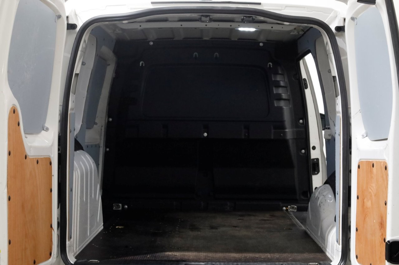 Foto van Volkswagen Caddy Modified Partition Wall
