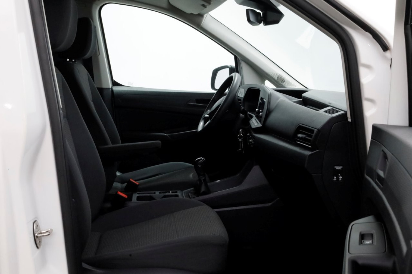 Foto van Volkswagen Caddy Modified Partition Wall