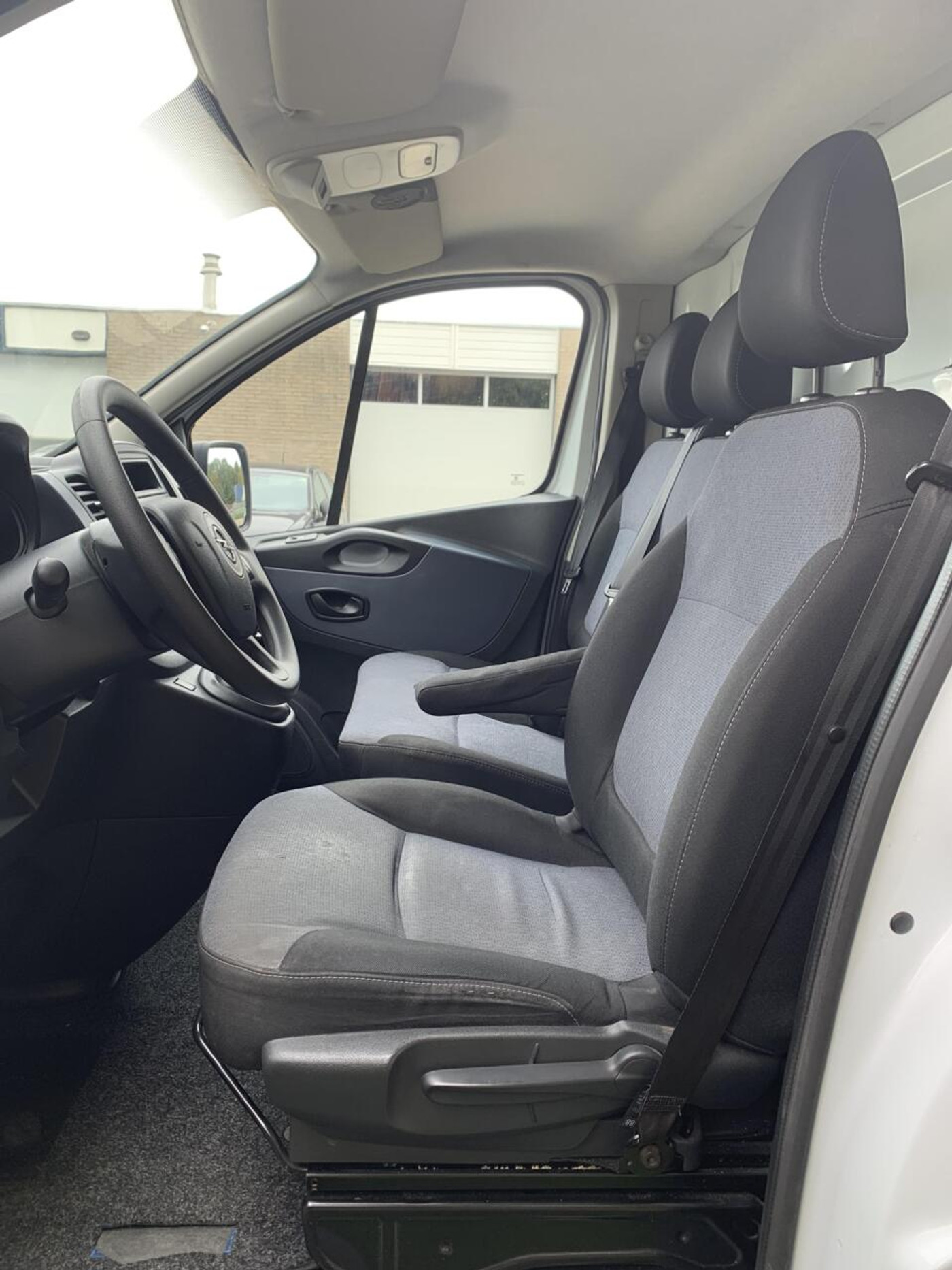 Foto van Opel Vivaro-b