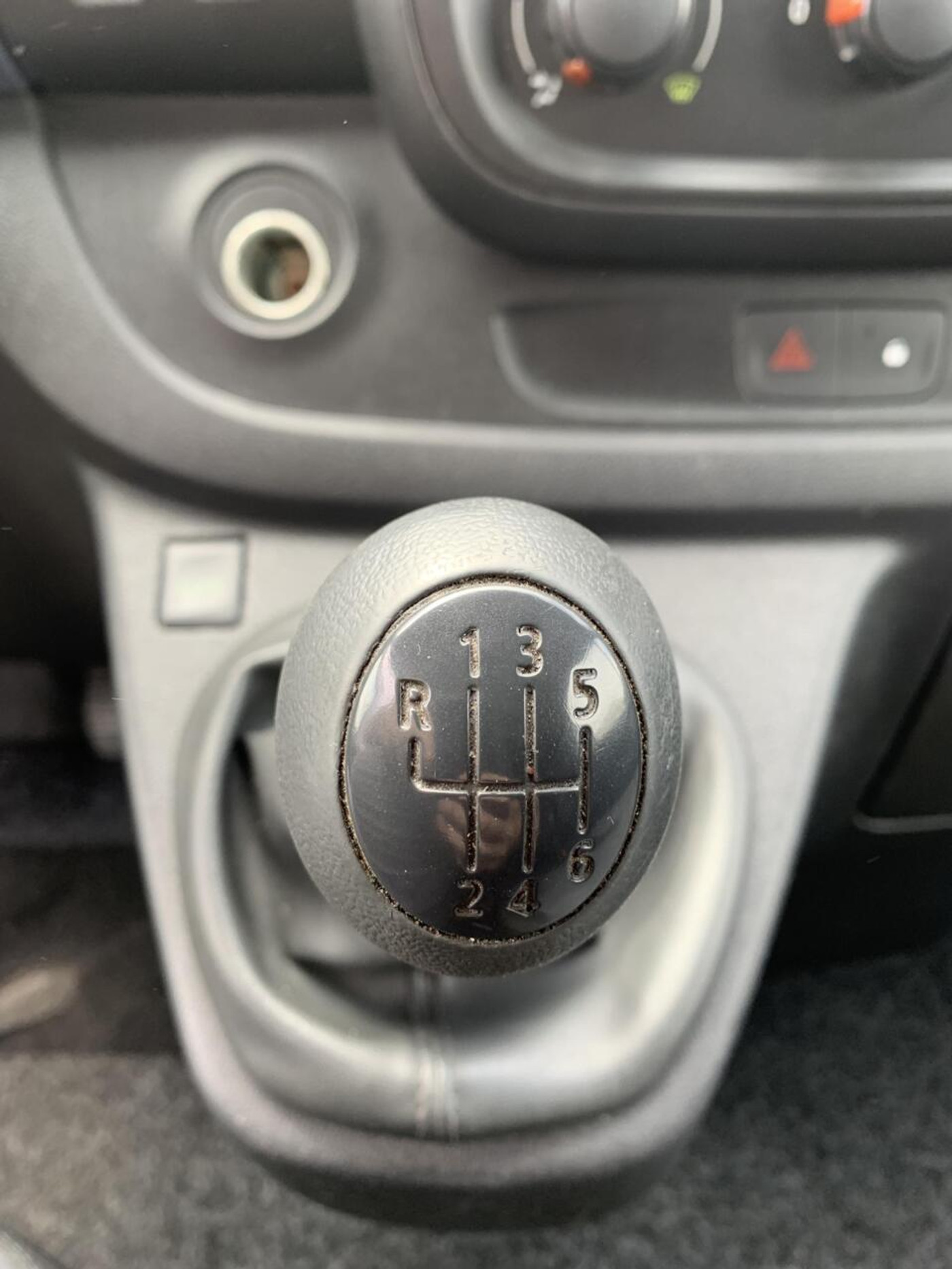 Foto van Opel Vivaro-b