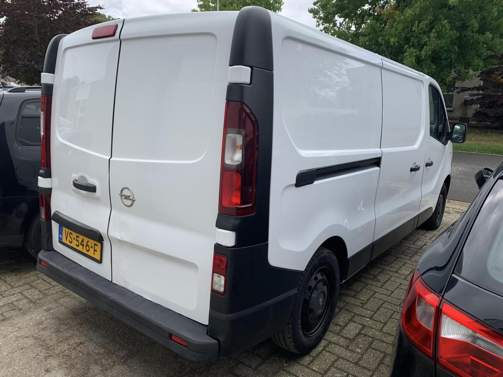 Foto van Opel Vivaro-b