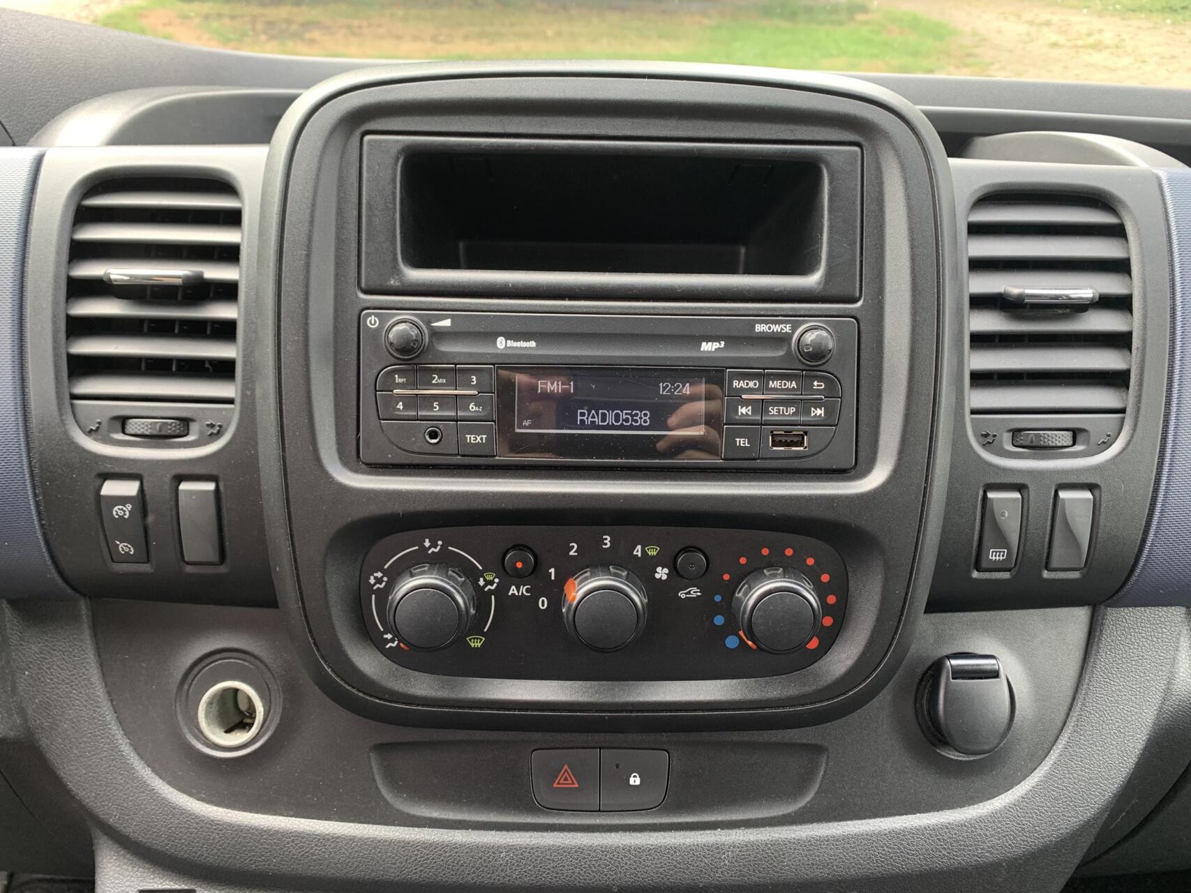 Foto van Opel Vivaro-b