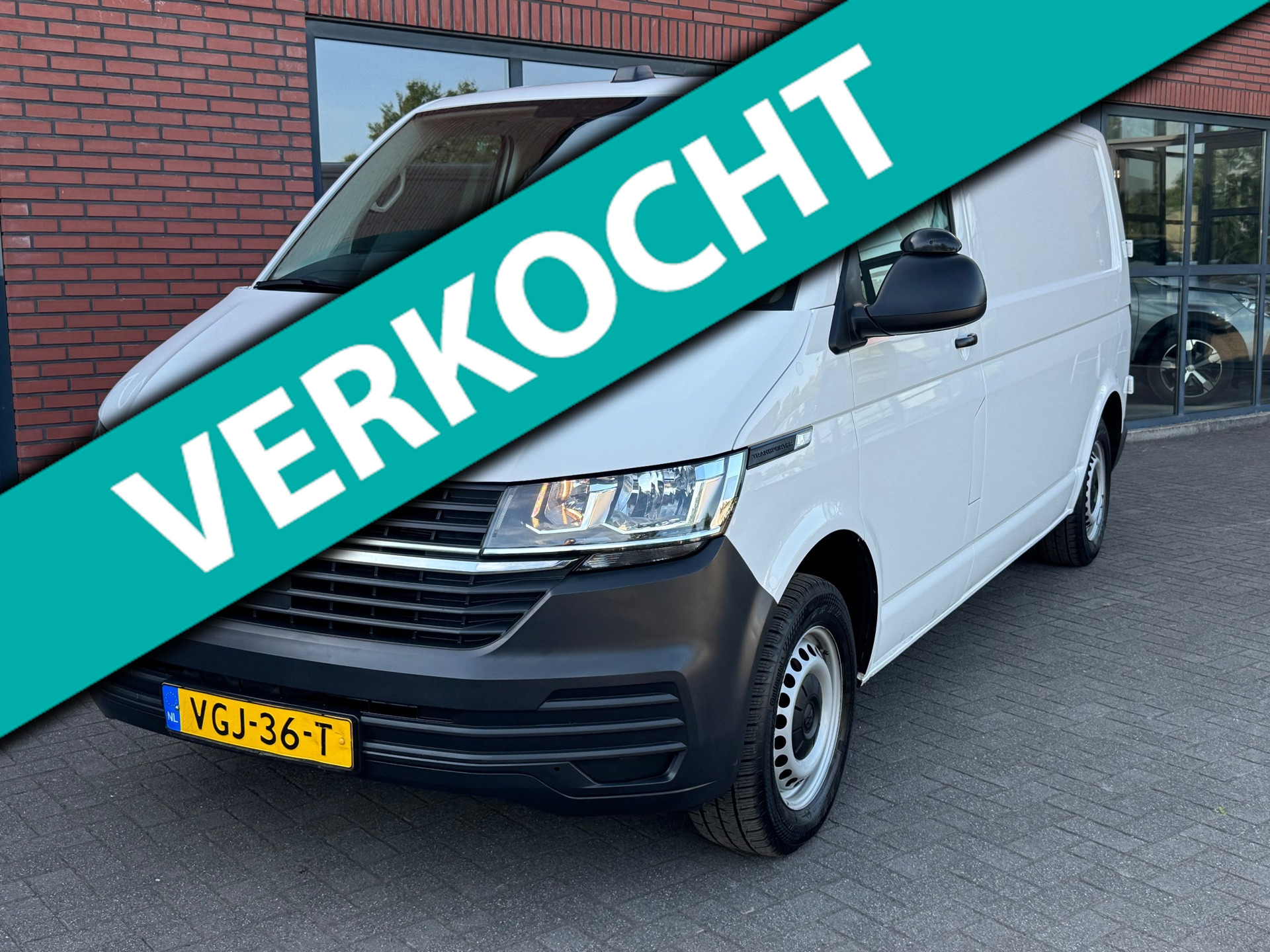 Volkswagen Transporter 2.0 TDI L2H1 30 Camera Cruise Airco Navi Carplay 2020 - voorkant