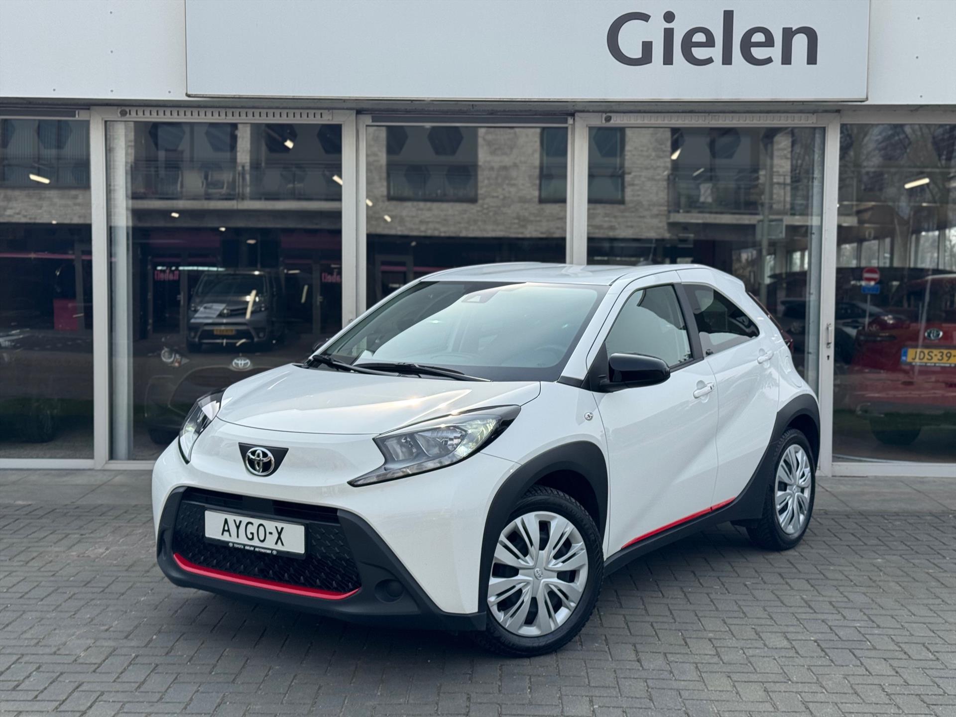 Toyota Toyota Aygo X 1.0 VVT-i MT Play Plus | Keyless, Startknop, Stoelverwarming, Climate control, Apple CarPlay/Android Auto 2023 - voorkant