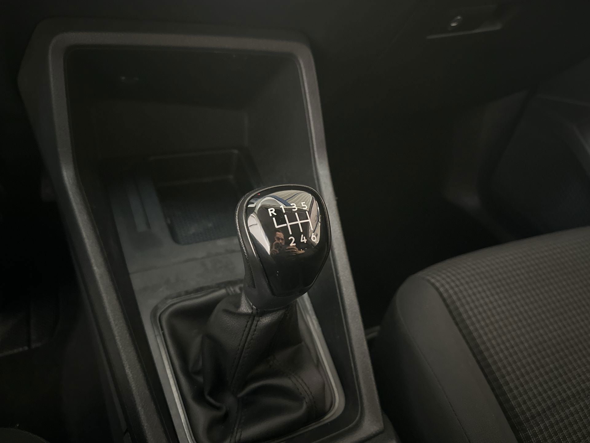 Foto van Volkswagen Caddy Modified Partition Wall
