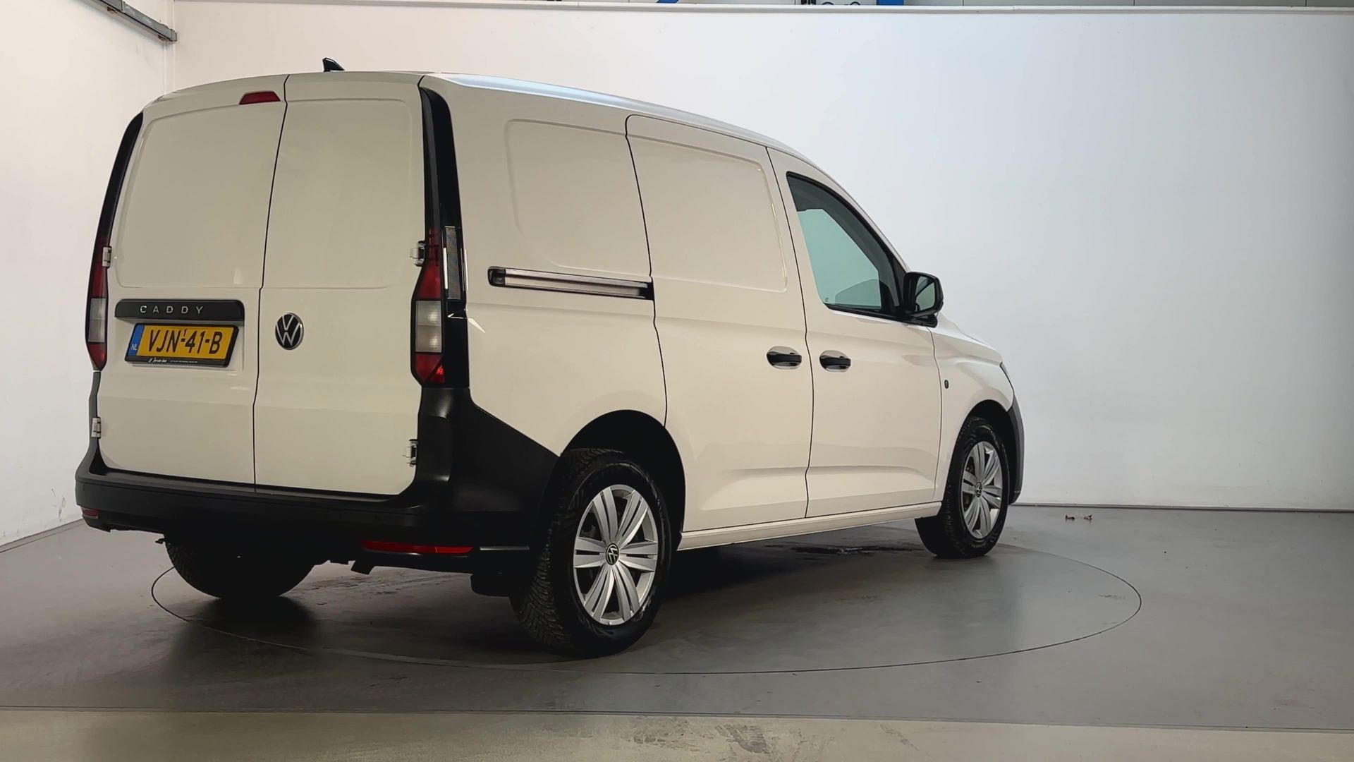 Foto van Volkswagen Caddy Modified Partition Wall