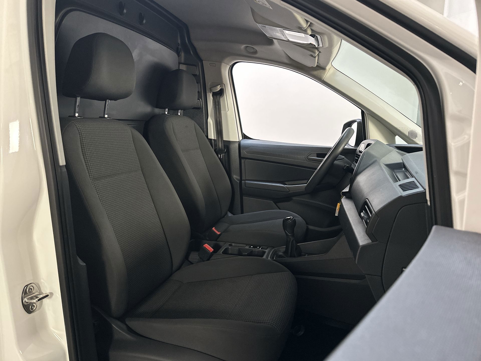 Foto van Volkswagen Caddy Modified Partition Wall
