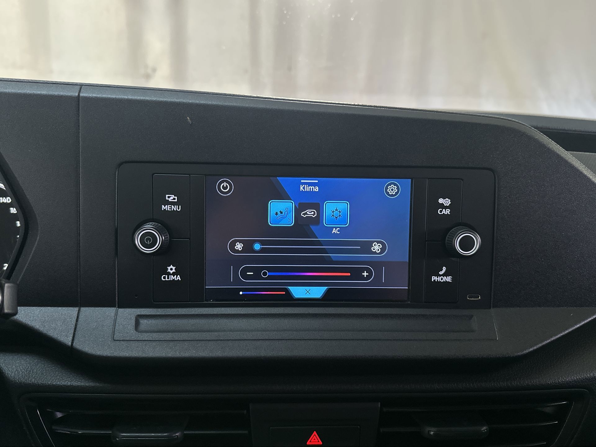 Foto van Volkswagen Caddy Modified Partition Wall