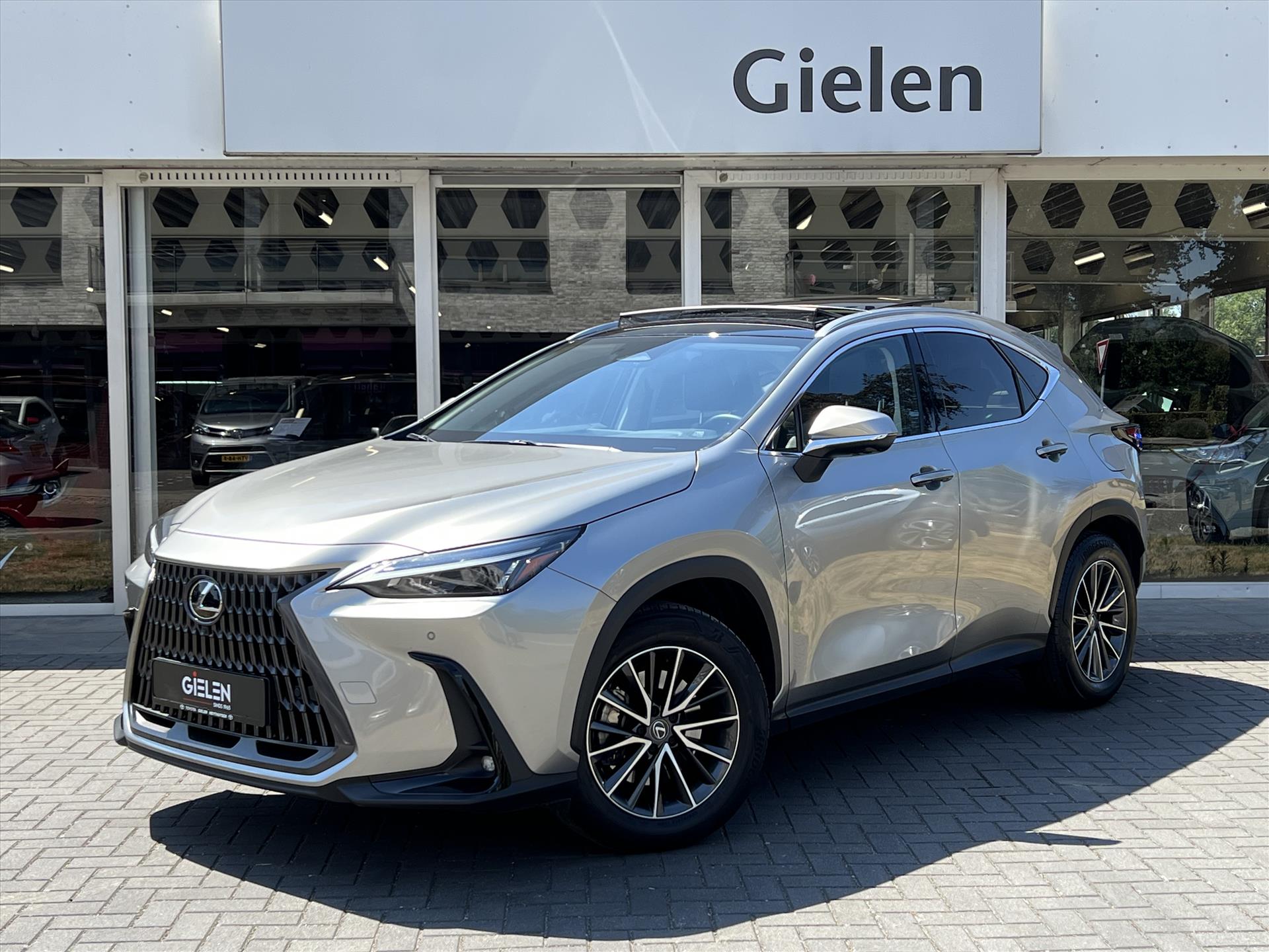 Lexus Lexus Nx450h+ 450h+ AWD Luxury Line | Eerste eigenaar, Trekhaak, Panoramadak, Stoelventilatie, Geheugenfunctie, 360 Camera, 1500KG Trekgewicht 2025 - voorkant