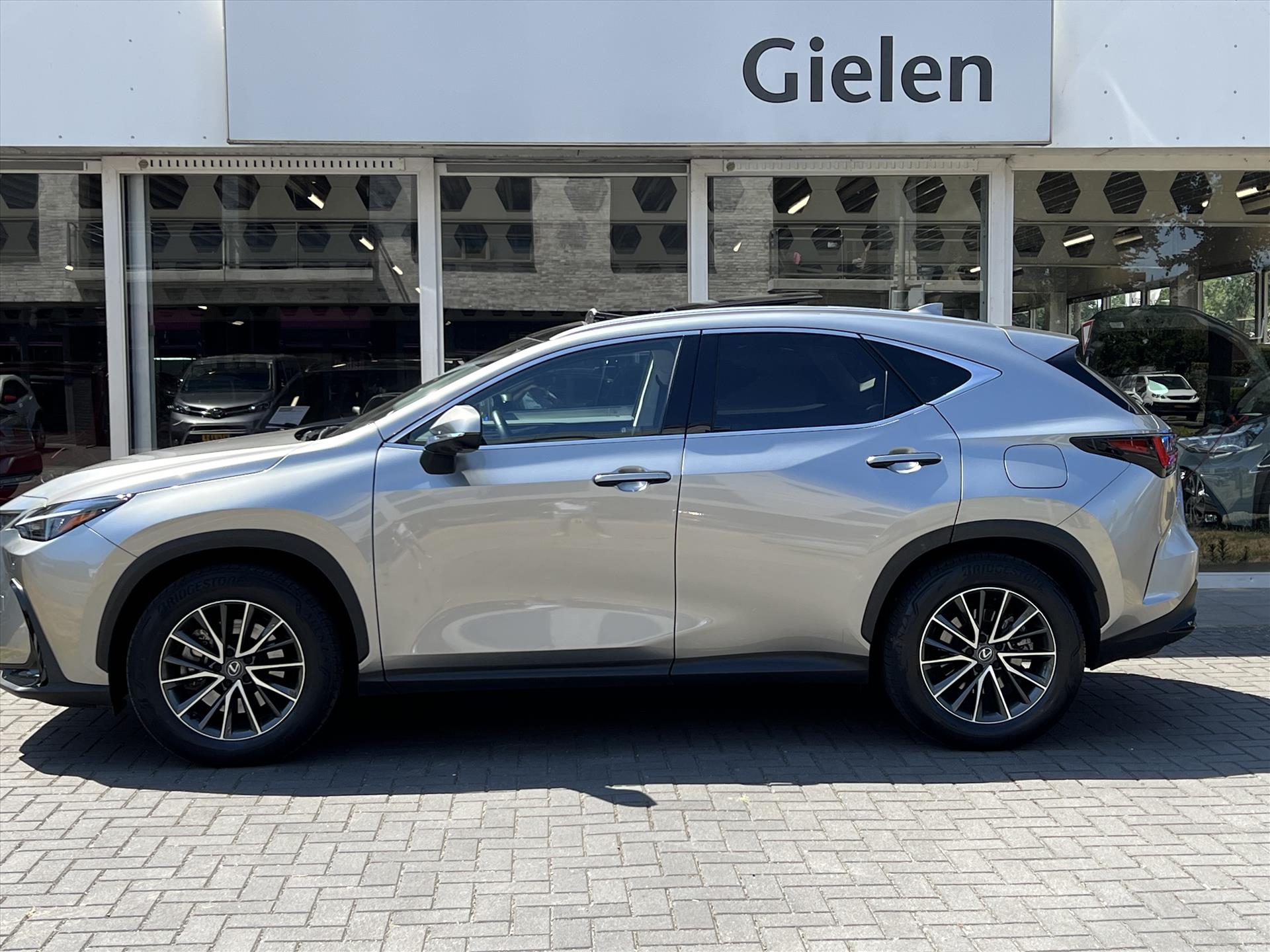 Foto van Lexus Lexus Nx450h+