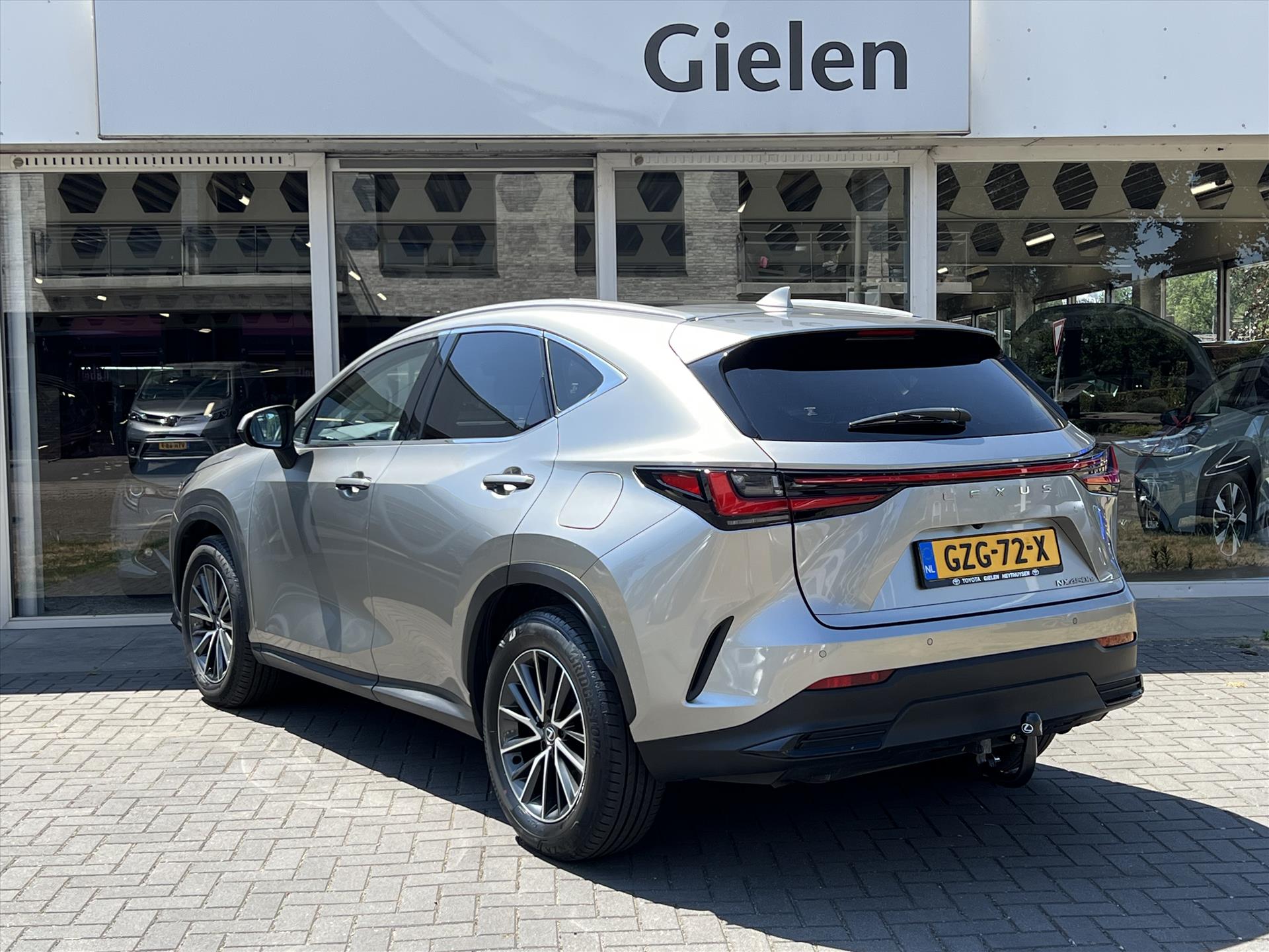 Foto van Lexus Lexus Nx450h+